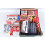 A QUANTITY OF BOXED AND UNBOXED OO GAUGE ROLLING STOCK AND LINESIDE ACCESSORIES, to include