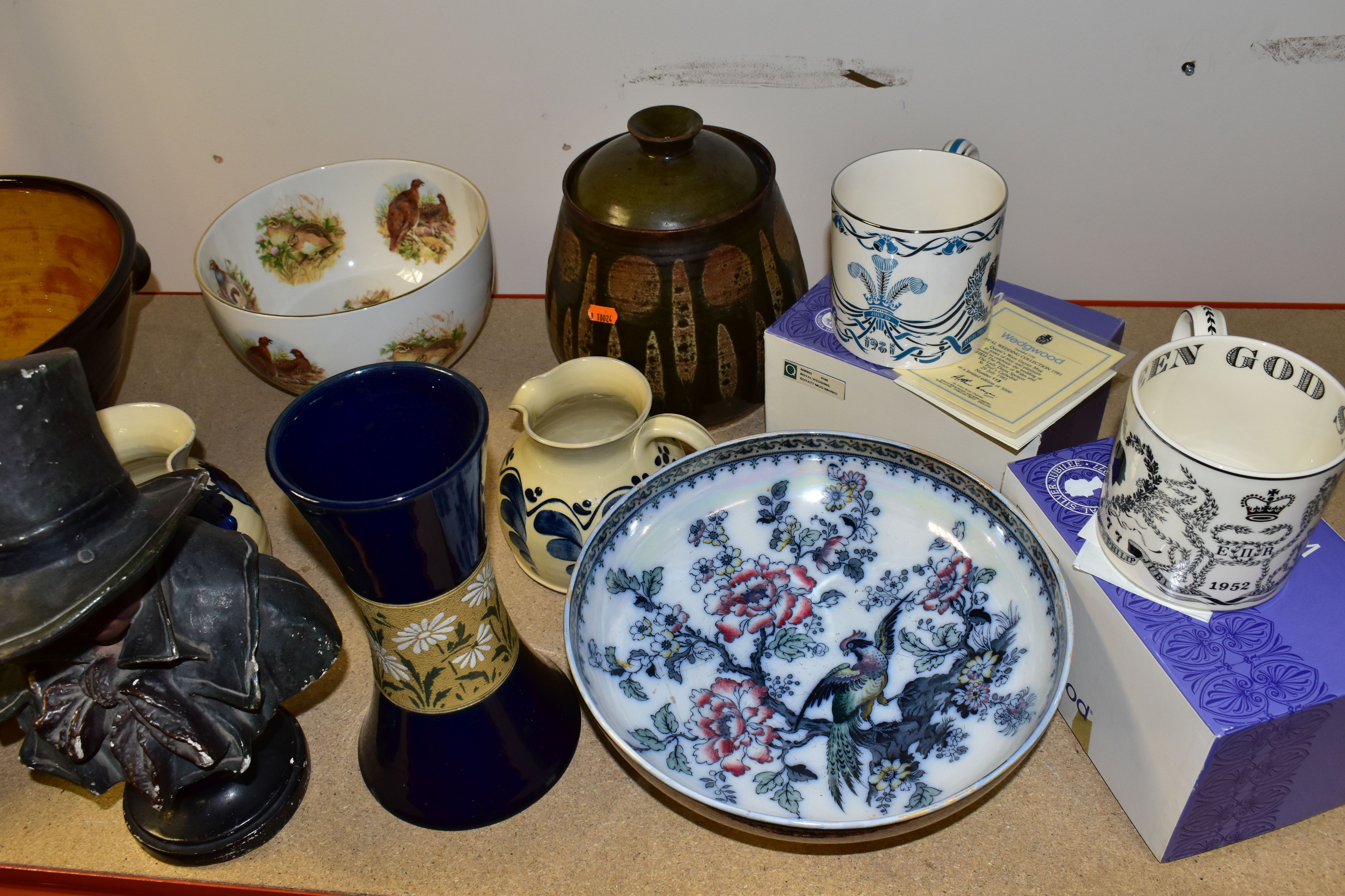 A GROUP OF CERAMICS, comprising a Wedgwood Queen's Ware Guyatt Mug limited edition 113/3000 for - Image 6 of 7