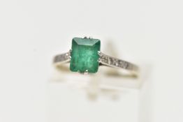 A EMERALD RING, single emerald cut stones, split prong set in white metal flanked with six single