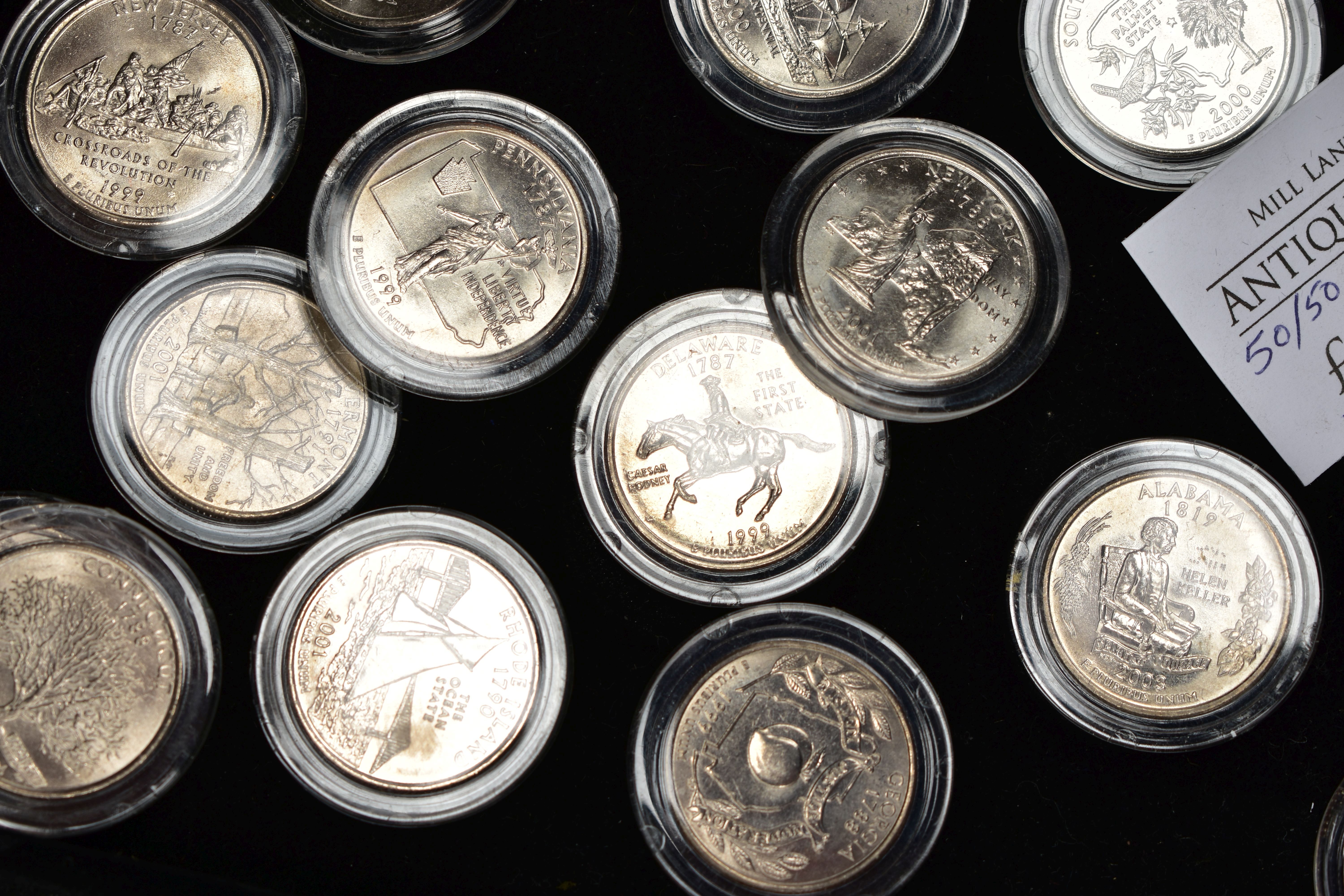 A LARGE QUANTITY OF WORLD COINAGE, to include siilver coins and coins with Silver content, an amount - Image 7 of 8