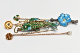 SIX ITEMS OF JEWELLERY, to include an articulated enamel fish, a blue enamel flower bar brooch, a