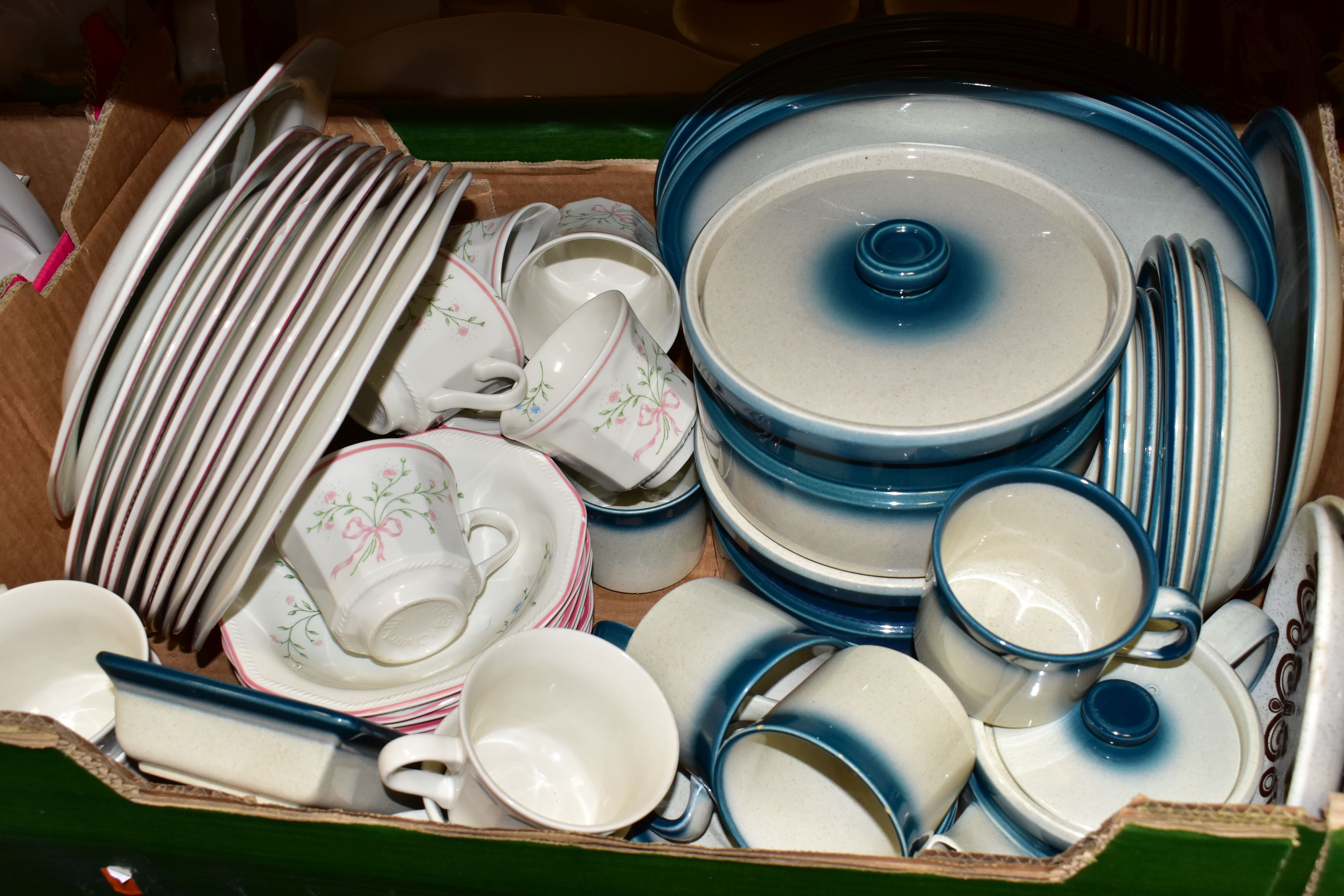 FIVE BOXES OF CERAMICS AND DINNERWARES, to include a set of Wedgwood 'Blue Pacific' dinner plates, - Image 2 of 6