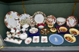 A COLLECTION OF AYNSLEY, ROYAL CROWN DERBY, ROYAL ALBERT AND OTHER CERAMICS, to include eight pieces