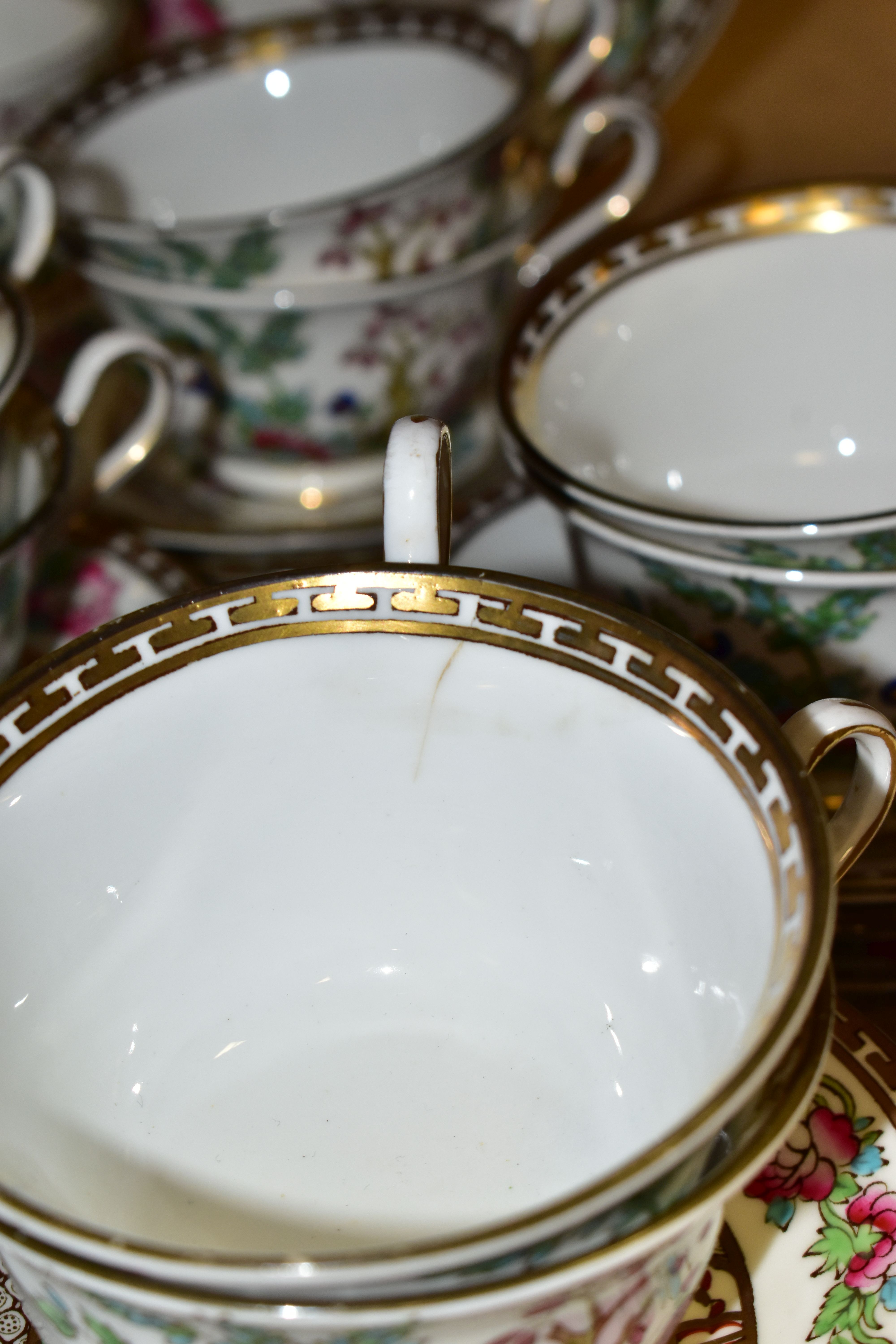 AN ANCHOR CHINA 'INDIAN TREE' PATTERN TEA SET, comprising two milk jugs (one has a green paint - Image 2 of 4