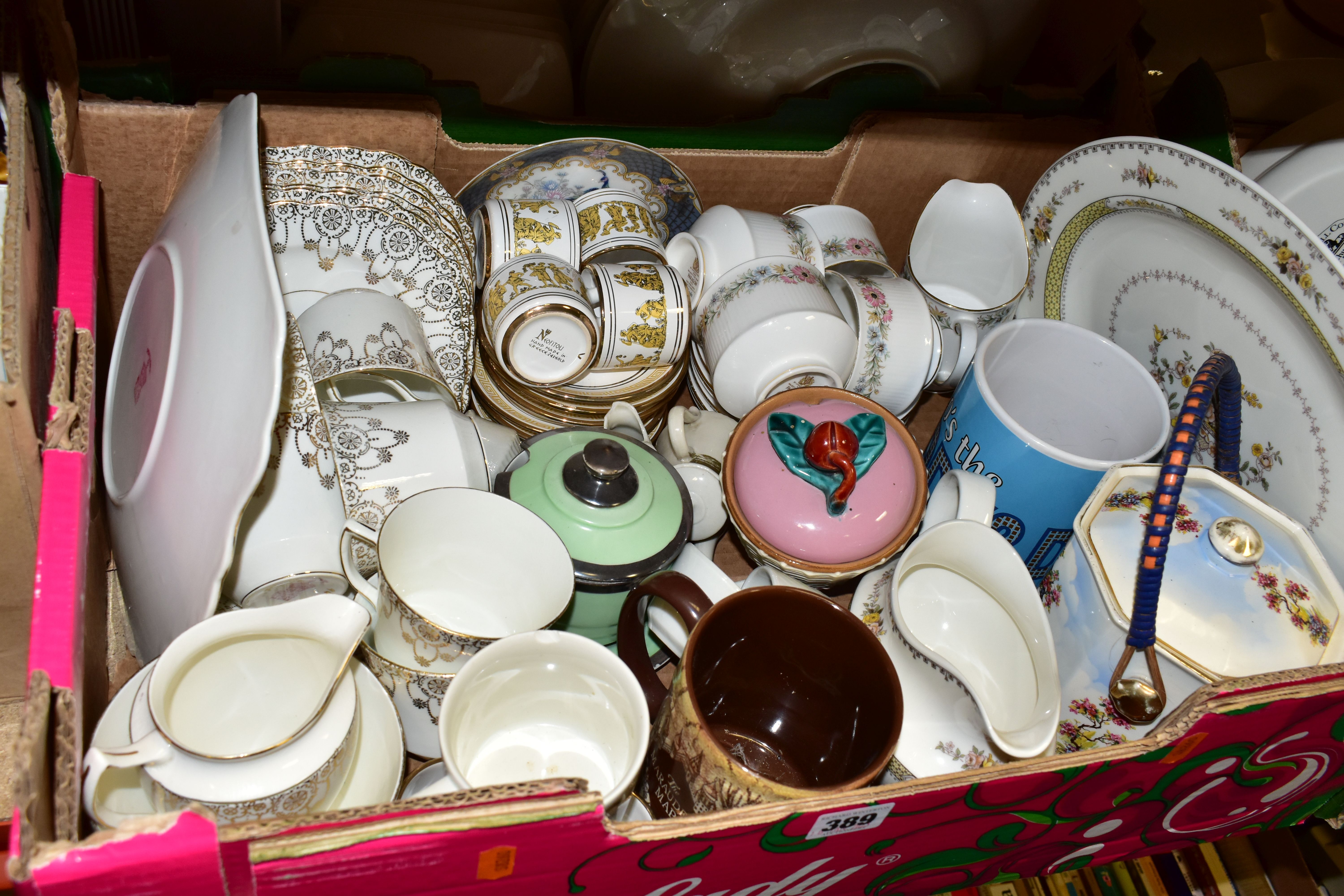 FIVE BOXES OF CERAMICS AND DINNERWARES, to include a set of Wedgwood 'Blue Pacific' dinner plates, - Image 3 of 6