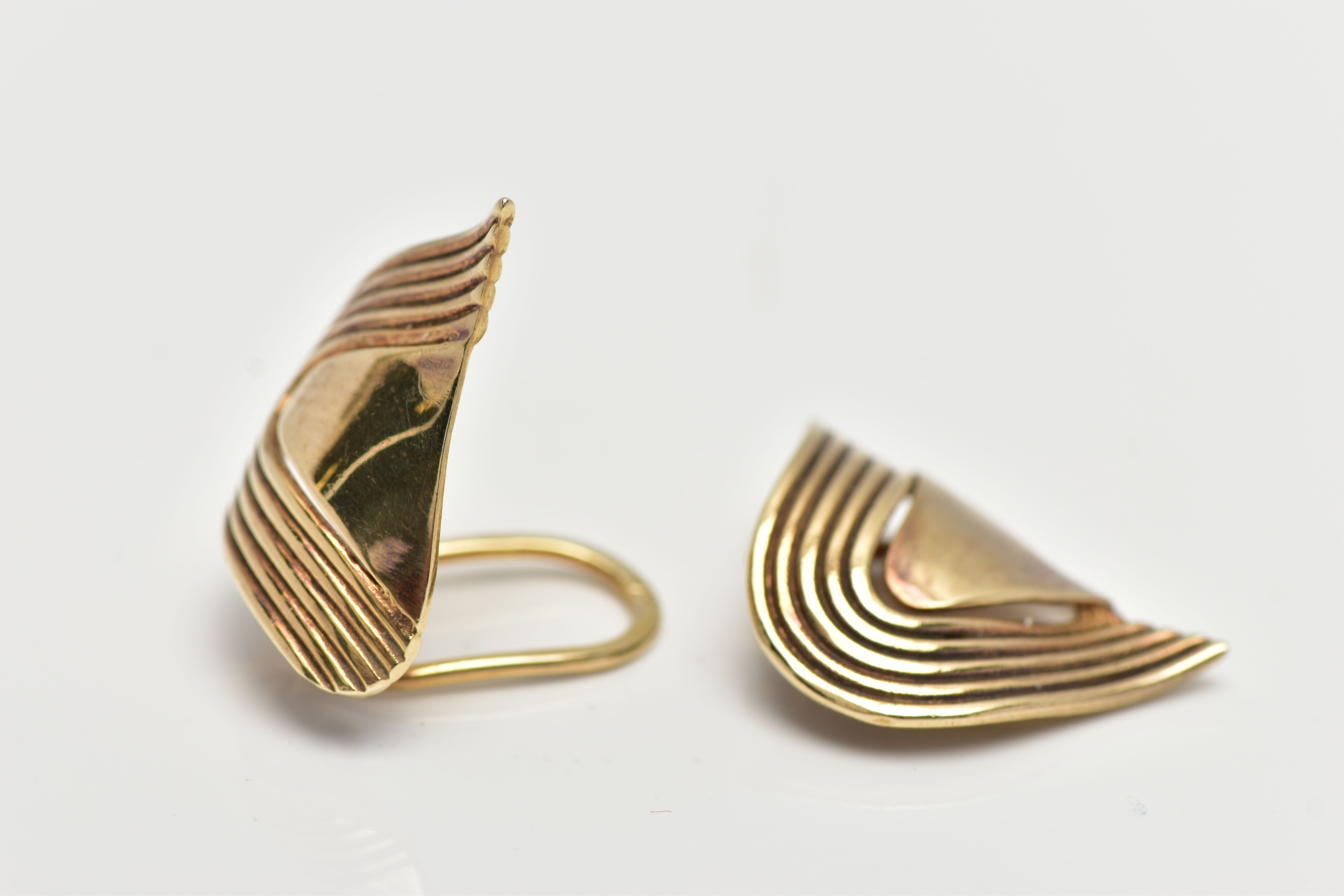 A PAIR OF 9CT GOLD EARRINGS, yellow gold clip on earrings, abstract design with grooved surround, - Image 2 of 4