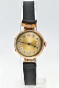 A LADIES 9CT GOLD EARLY 20TH CENTURY WRISTWATCH, manual wind needs attention, round gold dial,