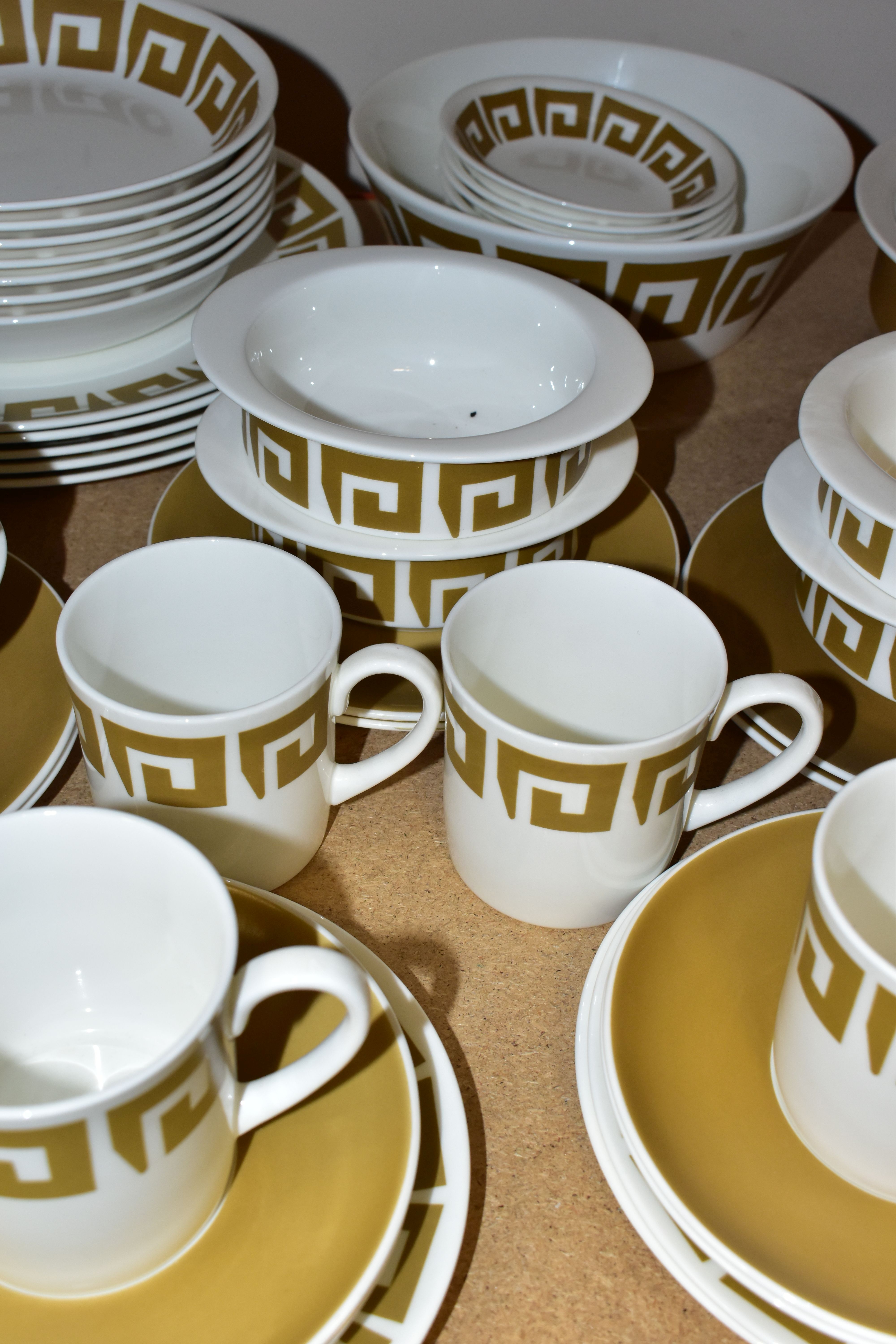A WEDGWOOD SUSIE COOPER DESIGN 'OLD GOLD KEYSTONE' PATTERN DINNER SET, comprising one large meat - Image 4 of 6