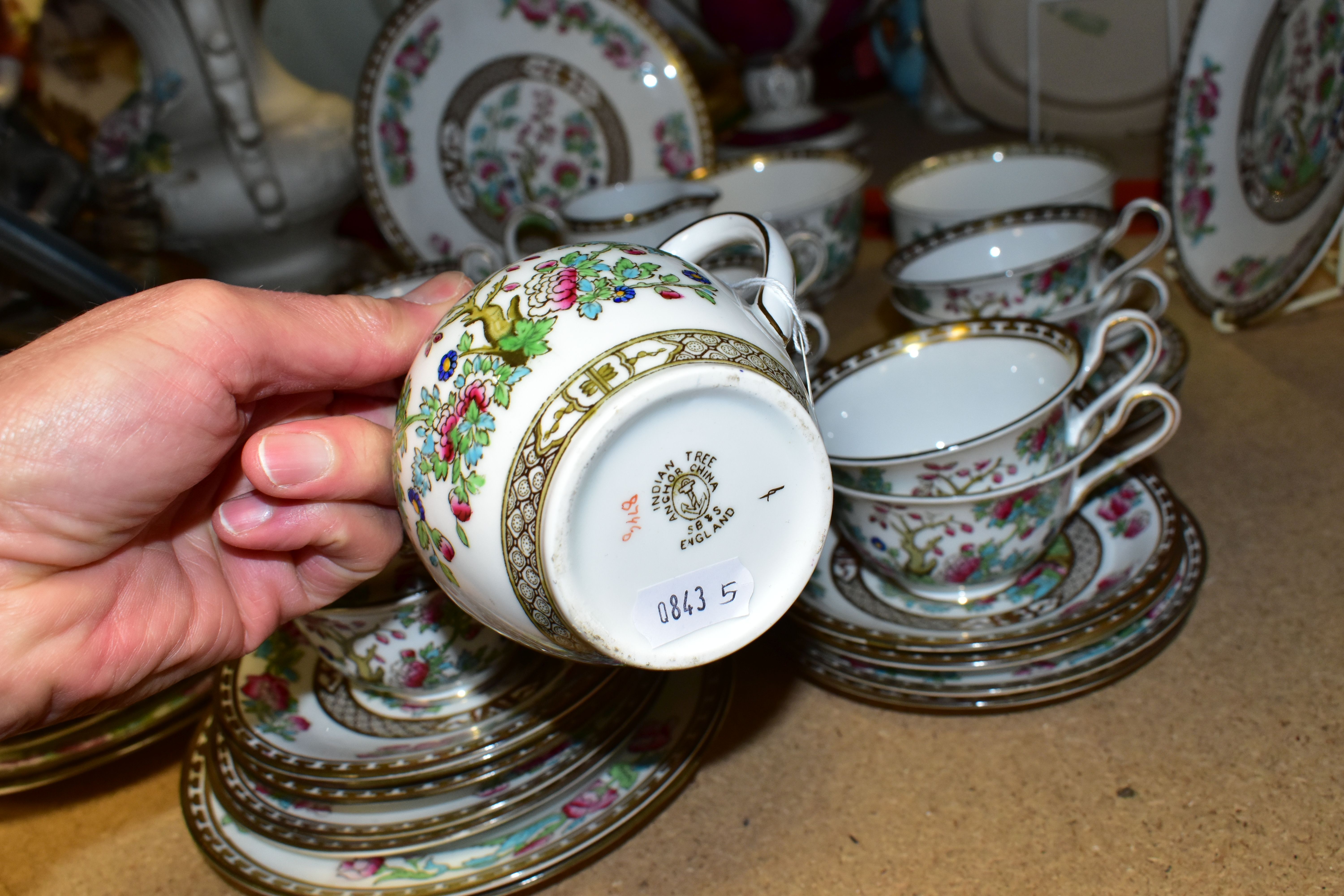 AN ANCHOR CHINA 'INDIAN TREE' PATTERN TEA SET, comprising two milk jugs (one has a green paint - Image 4 of 4