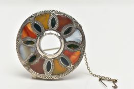 A SCOTTISH AGATE BROOCH, of a circular form set with various agates, in a white metal mount
