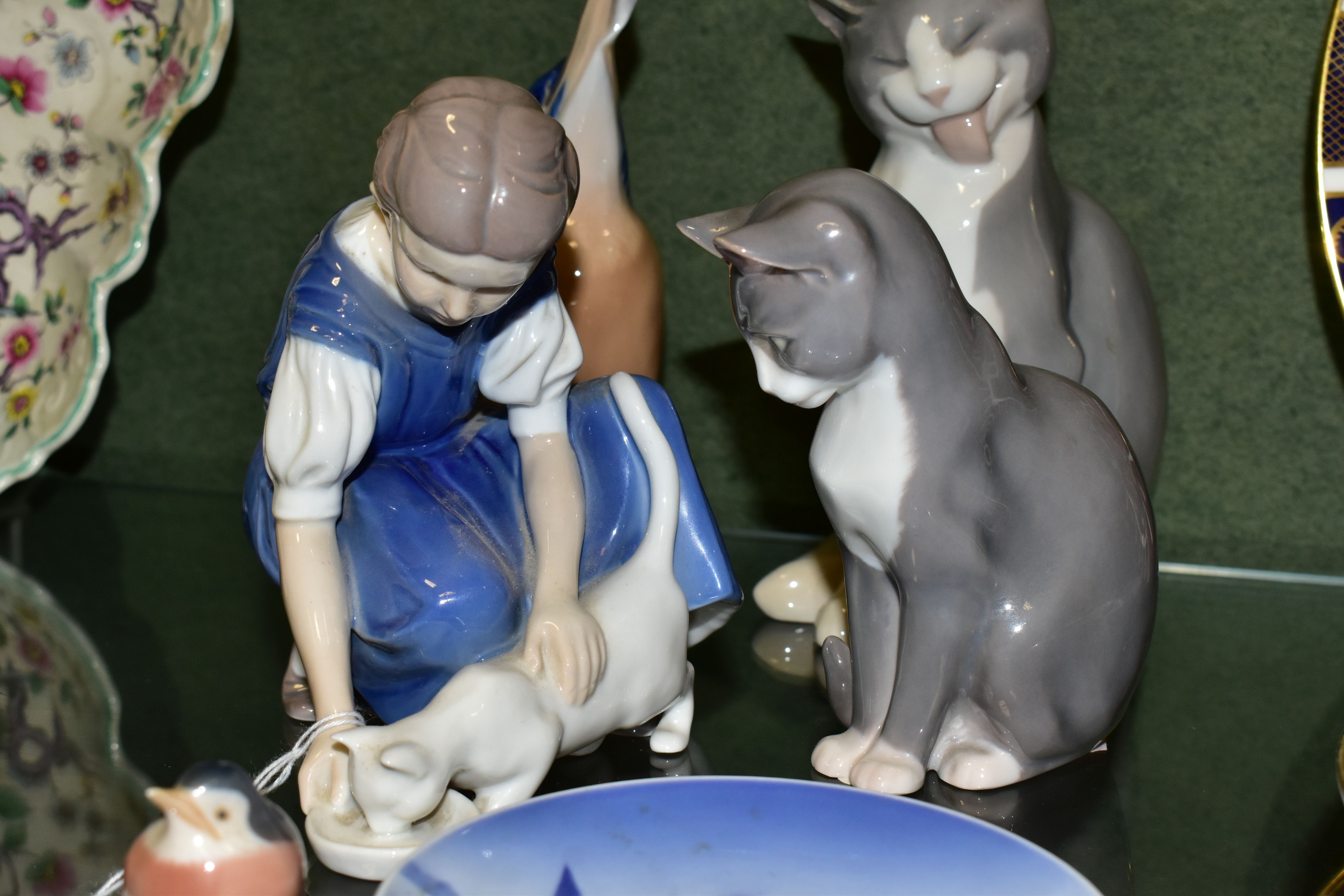 A GROUP OF ROYAL COPENHAGEN AND BING & GRONDAHL PORCELAIN, comprising a Bing & Grondahl figure of - Image 5 of 7