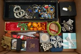 A SELECTION OF SILVER, COSTUME JEWELLERY AND COINS, to include a German Art Deco paste set bracelet,