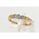 A DIAMOND RING, three round brilliant cut diamonds, approximate total diamond weight 0.25ct,