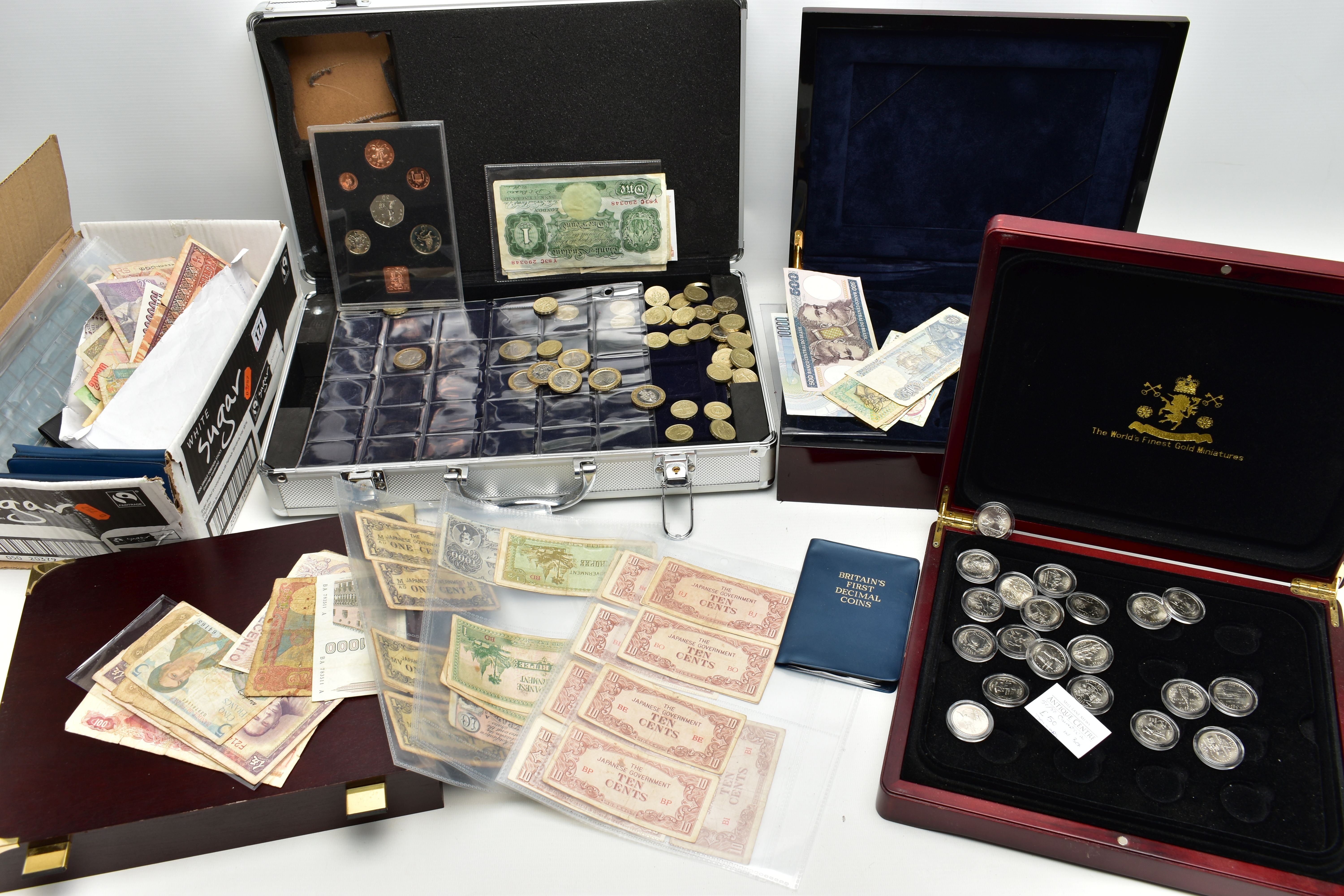 A LARGE QUANTITY OF WORLD COINAGE, to include siilver coins and coins with Silver content, an amount - Image 6 of 8