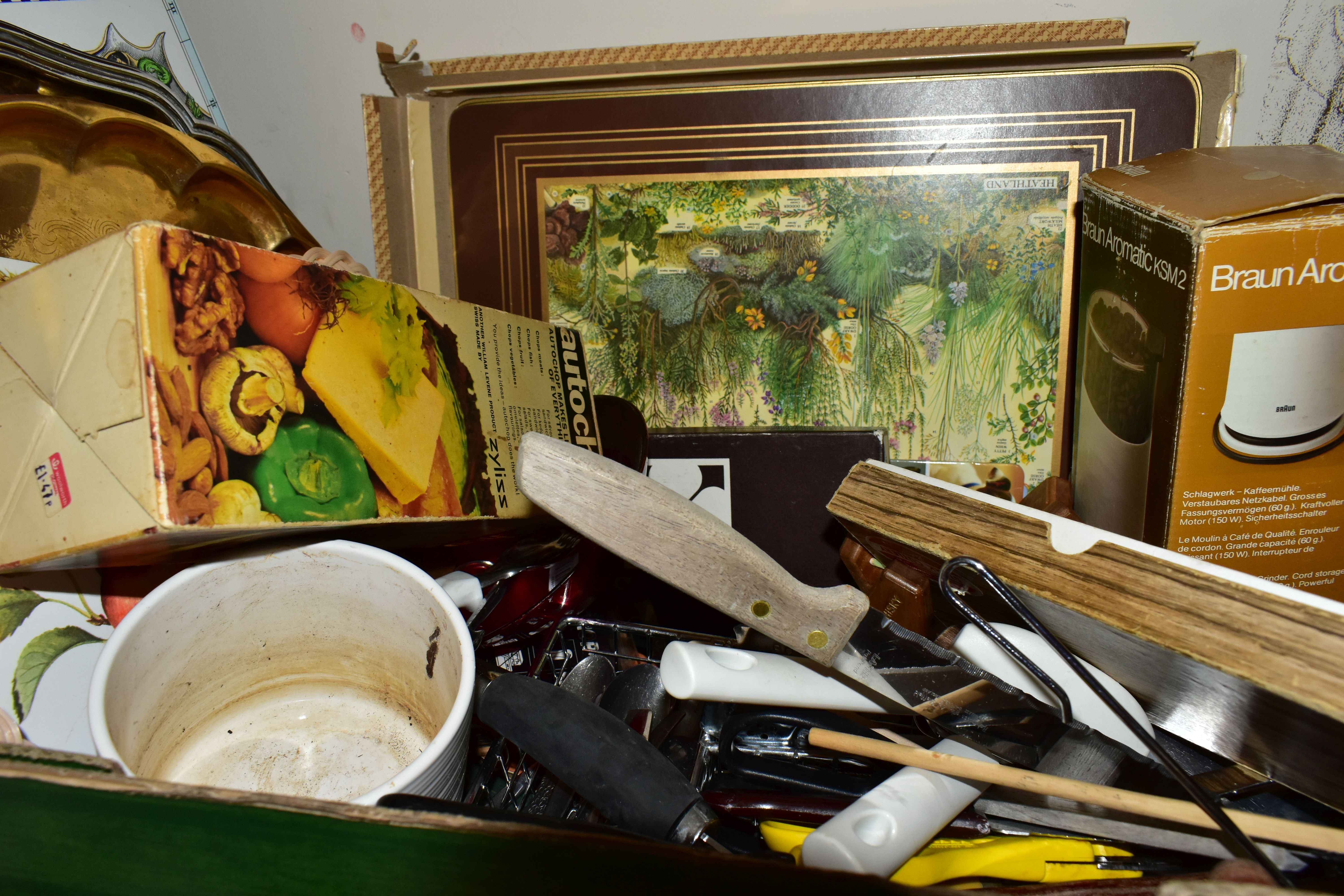 FIVE BOXES OF TEA WARES, ORNAMENTS AND GLASS WARE, to include a Colclough tea set pattern No. - Image 5 of 8