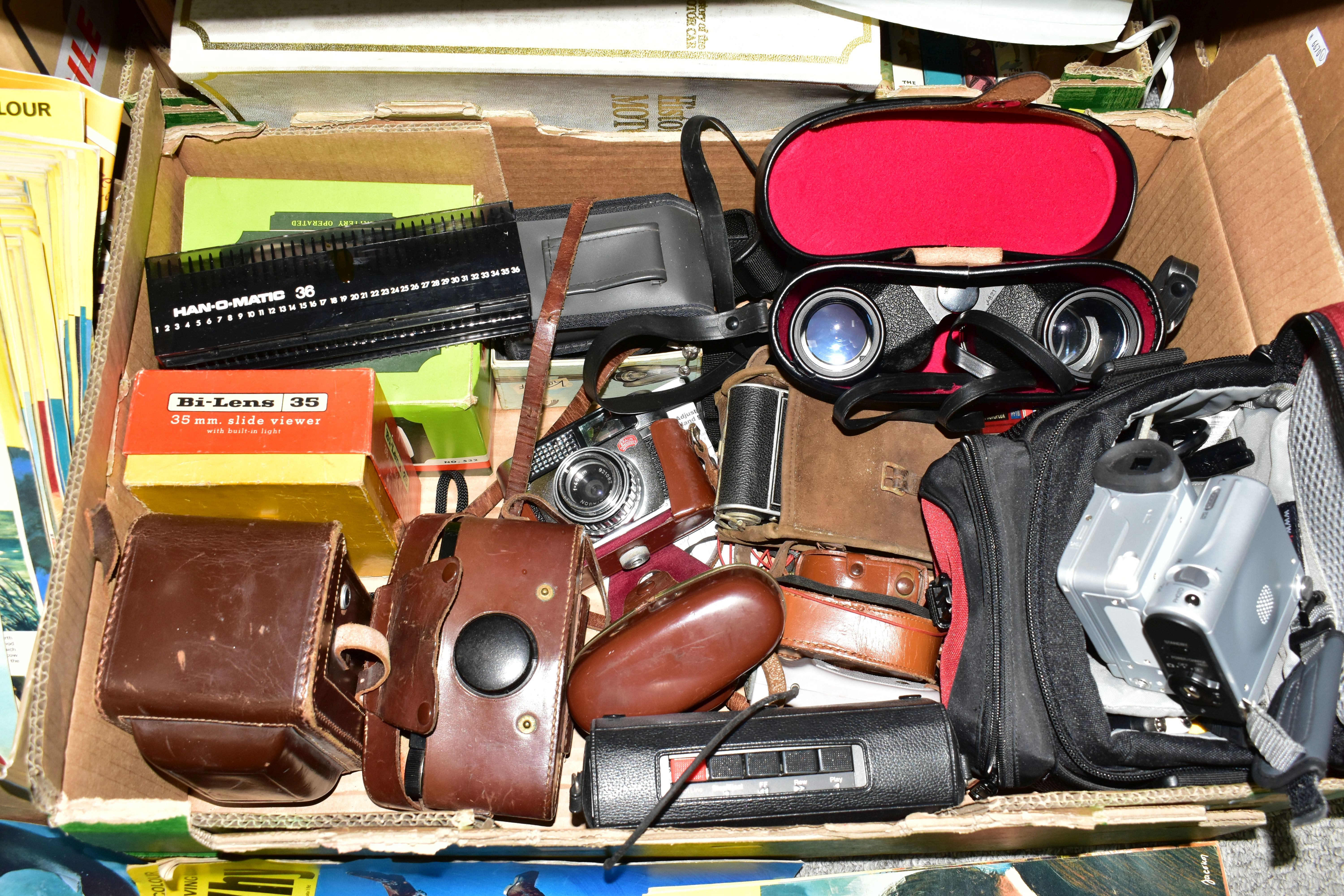 FOUR BOXES OF PHOTOGRAPHIC EQUIPMENT AND SUNDRY ITEMS ETC, to include a Montanus Rocca twin lens - Image 3 of 7