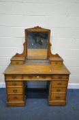 AN EDWARDIAN ASH PEDESTAL DRESSING TABLE, with a single swing mirror, and an arrangement of eleven