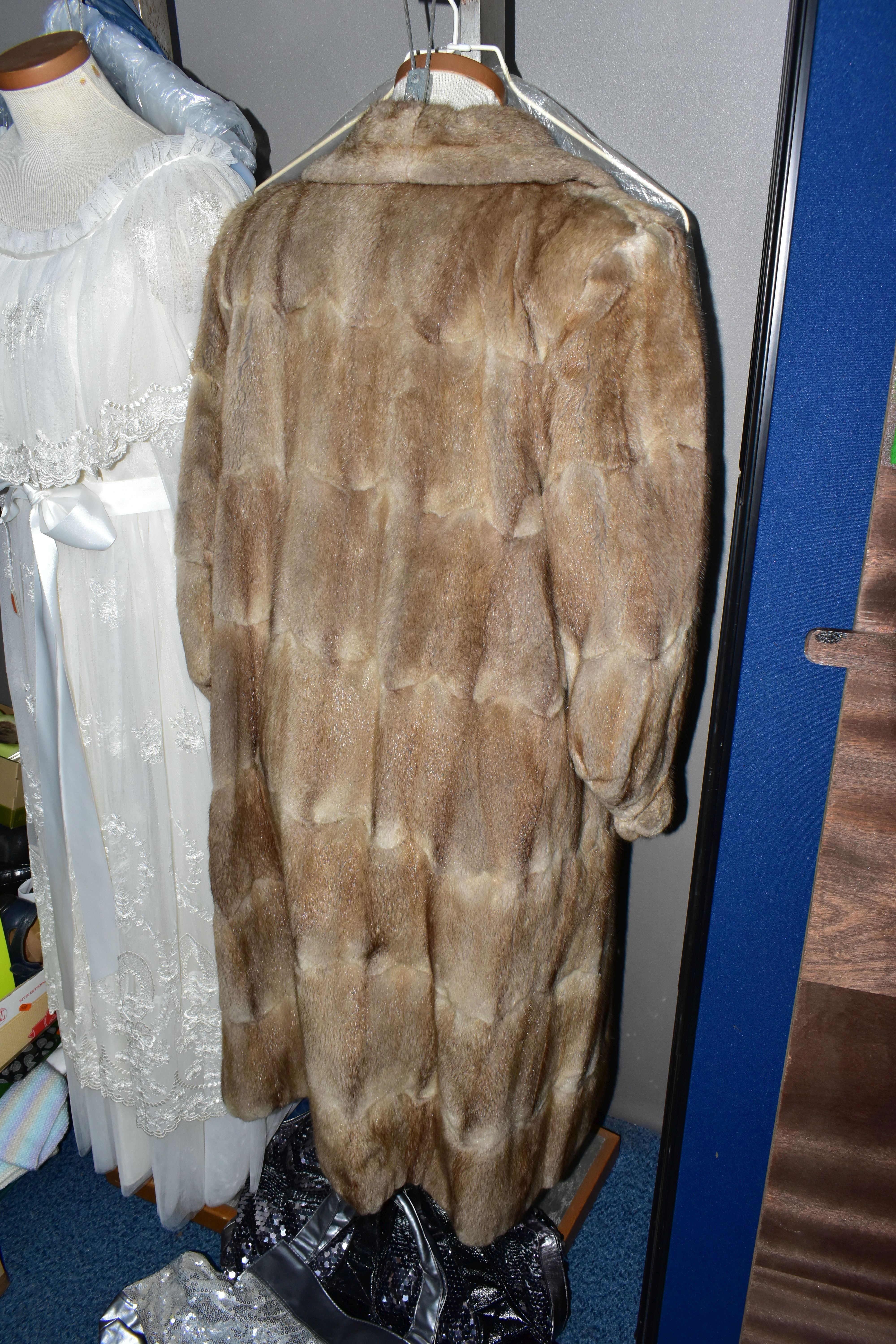 A 1970'S EDWARDIAN STYLE PRONUPTIA WEDDING DRESS TOGETHER WITH A MAXI LENGTH FUR COAT, the dress - Image 5 of 9