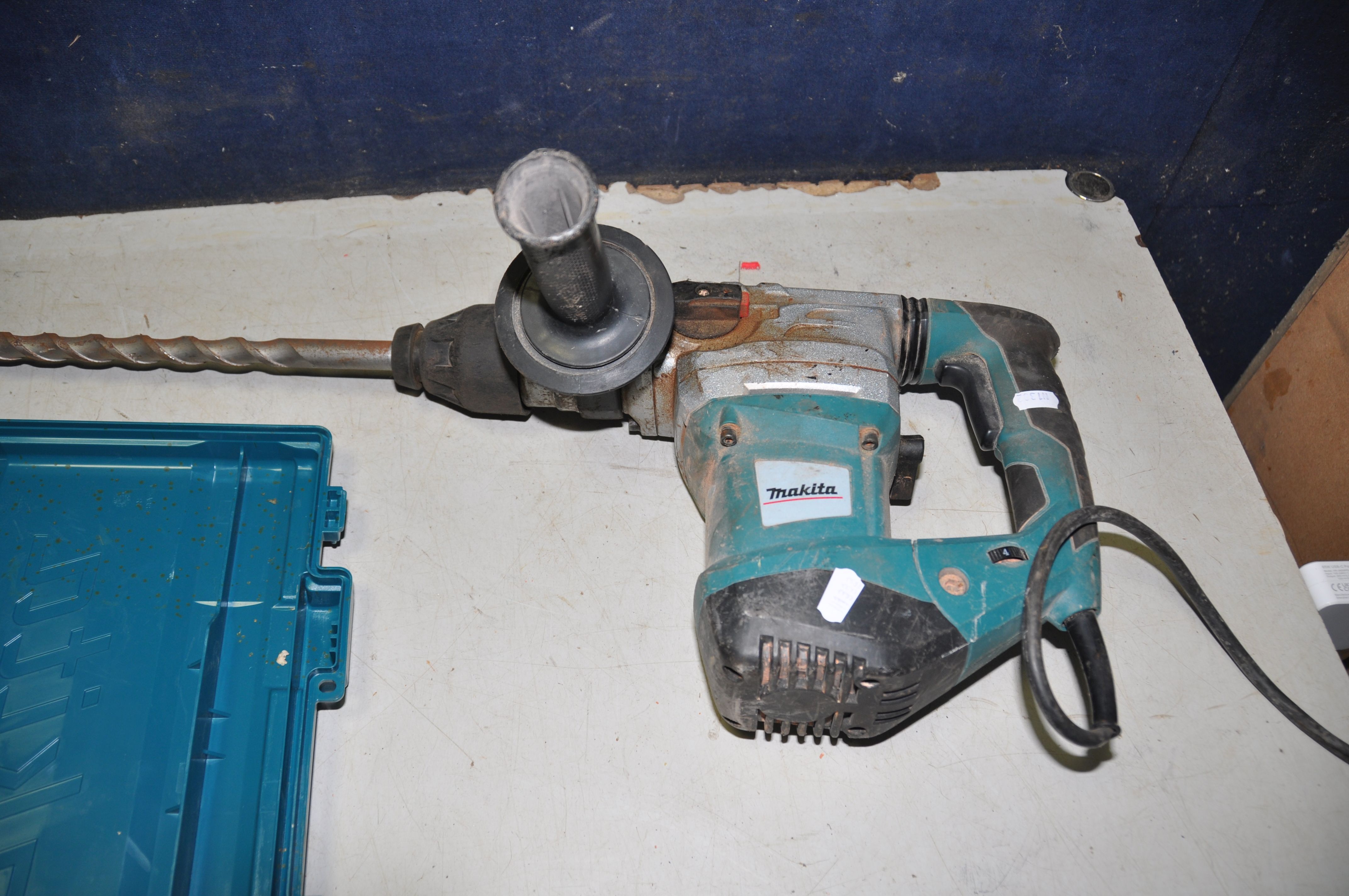 A MAKITA ROTARY HAMMER DRILL (240v), a Makita HR2630 SDS drill (110v) and a Defender 110V - Image 3 of 3