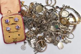 A BAG OF ASSORTED SILVER AND WHITE METAL JEWELLERY, to include an AF silver hinged bangle, decorated