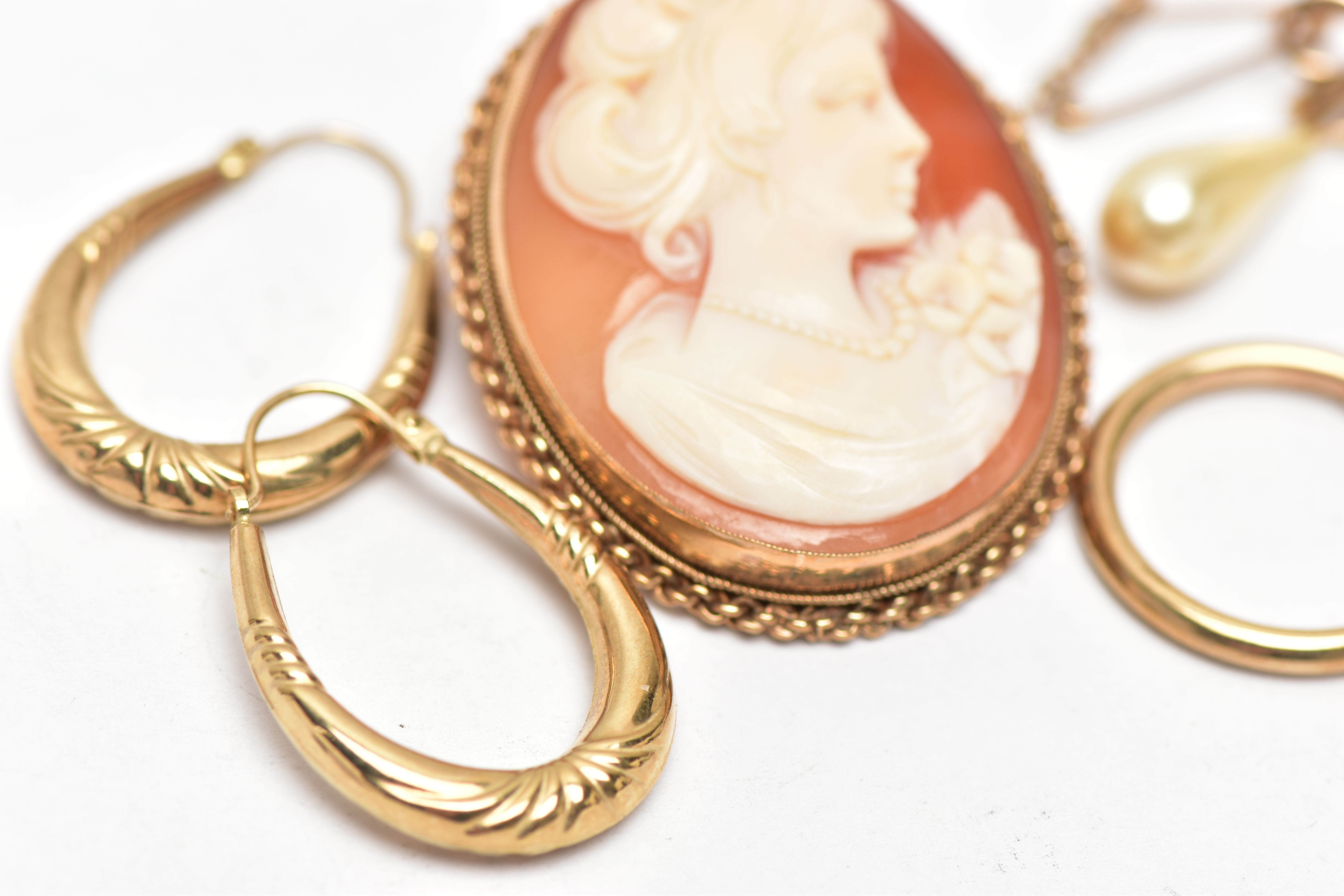 A 9CT GOLD CAMEO BROOCH AND THREE PAIRS OF EARRINGS, an oval carved shell cameo depicting a lady - Image 3 of 4