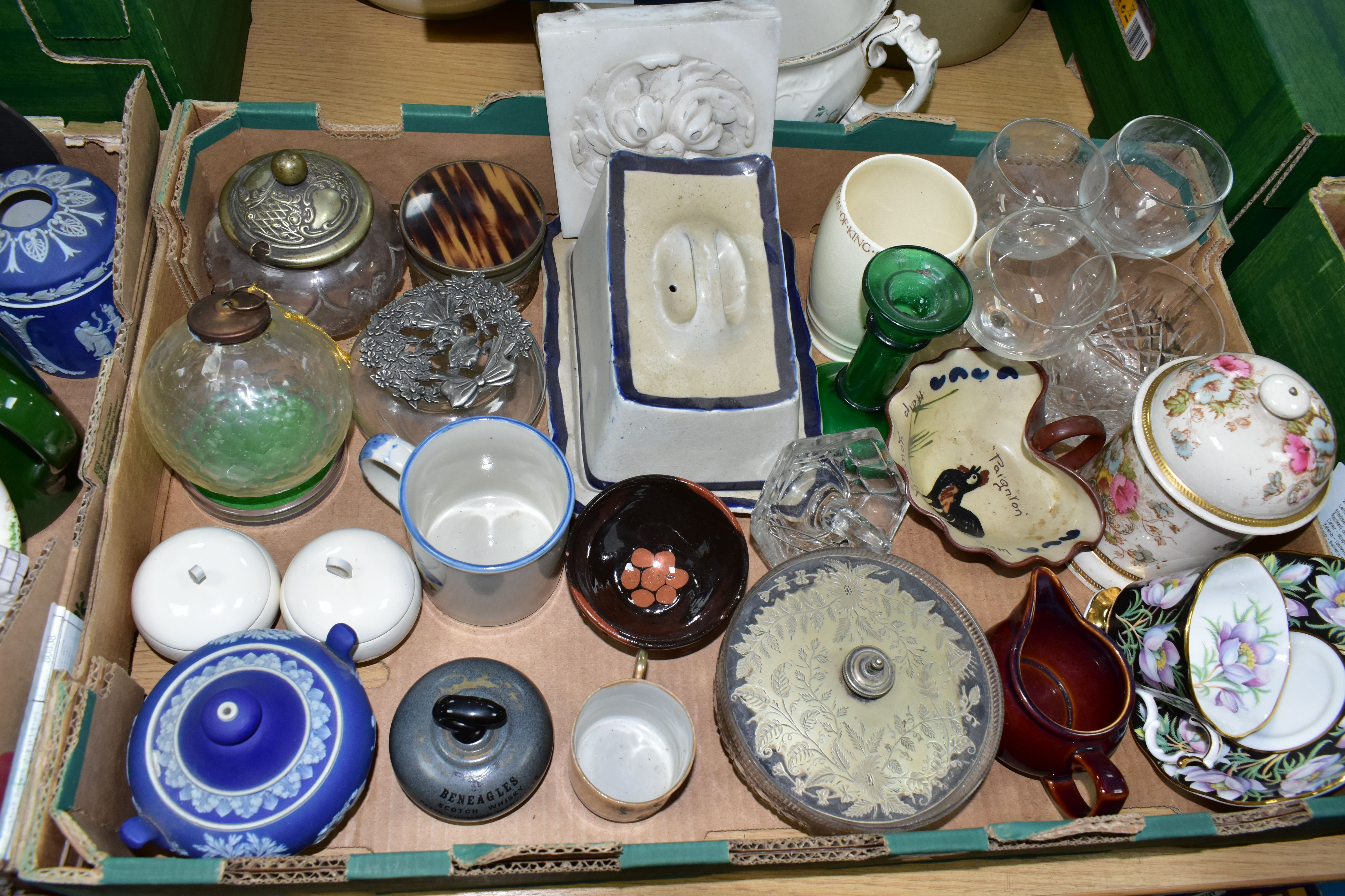 THREE BOXES AND LOOSE CERAMICS AND GLASS WARES, to include a blue dipped Wedgwood Jasperware hair - Bild 2 aus 6