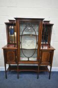 AN EDWARDIAN MAHOGANY AND BOX STRUNG DISPLAY CABINET, with a central glazed door enclosing two