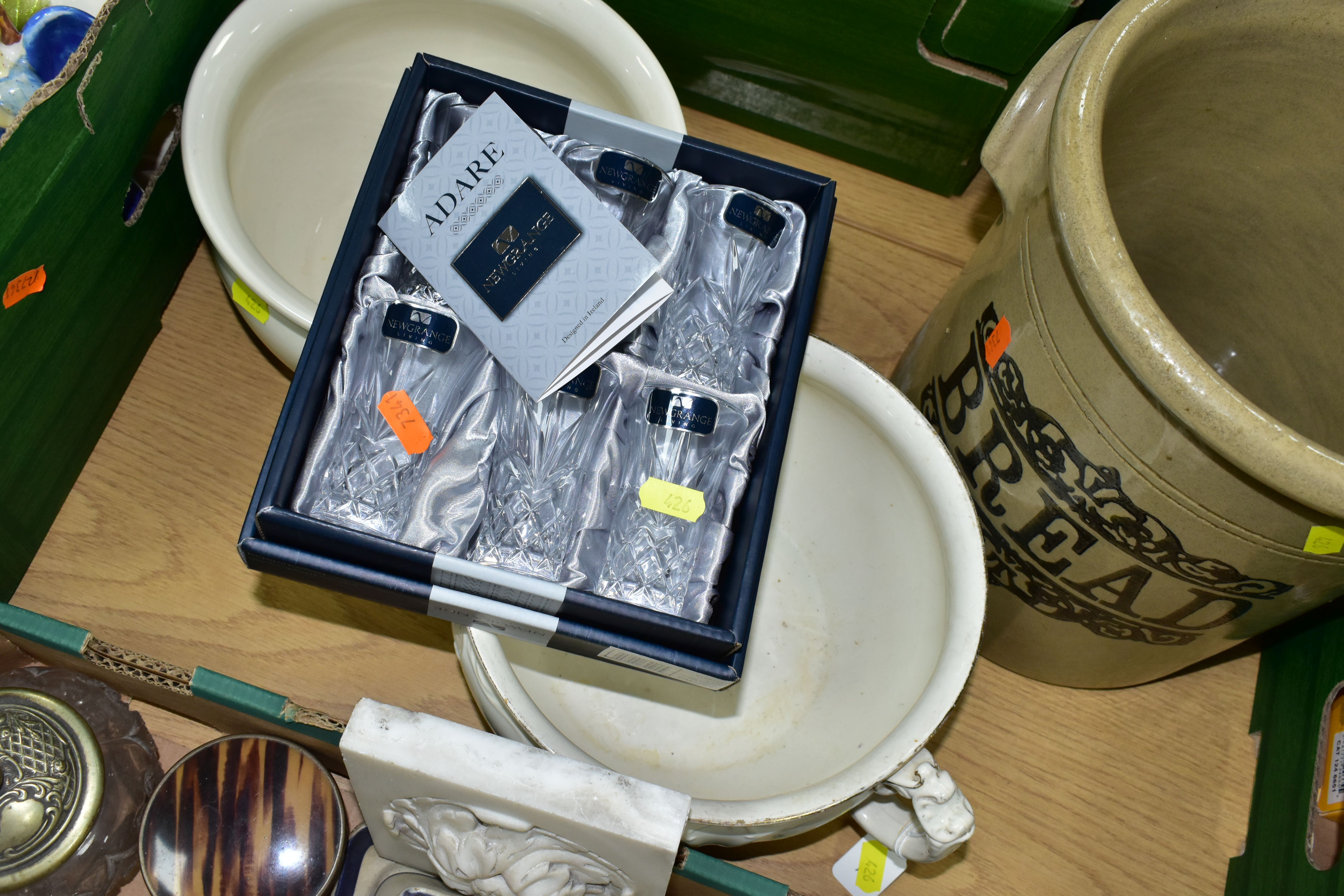 THREE BOXES AND LOOSE CERAMICS AND GLASS WARES, to include a blue dipped Wedgwood Jasperware hair - Bild 6 aus 6