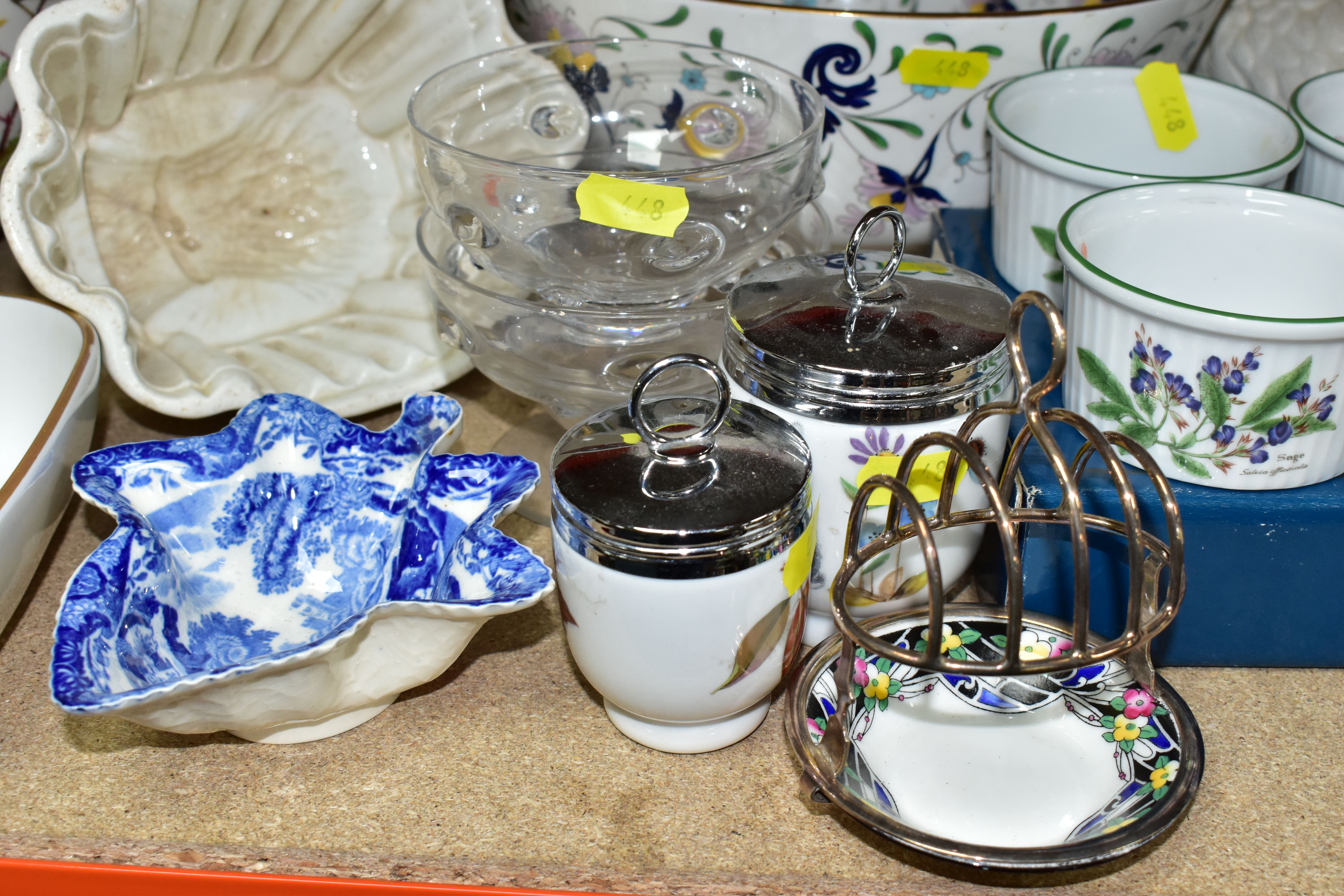 A GROUP OF ASSORTED CERAMICS, comprising a Doulton-Burslem Geo Morland jug decorated with a - Bild 2 aus 8