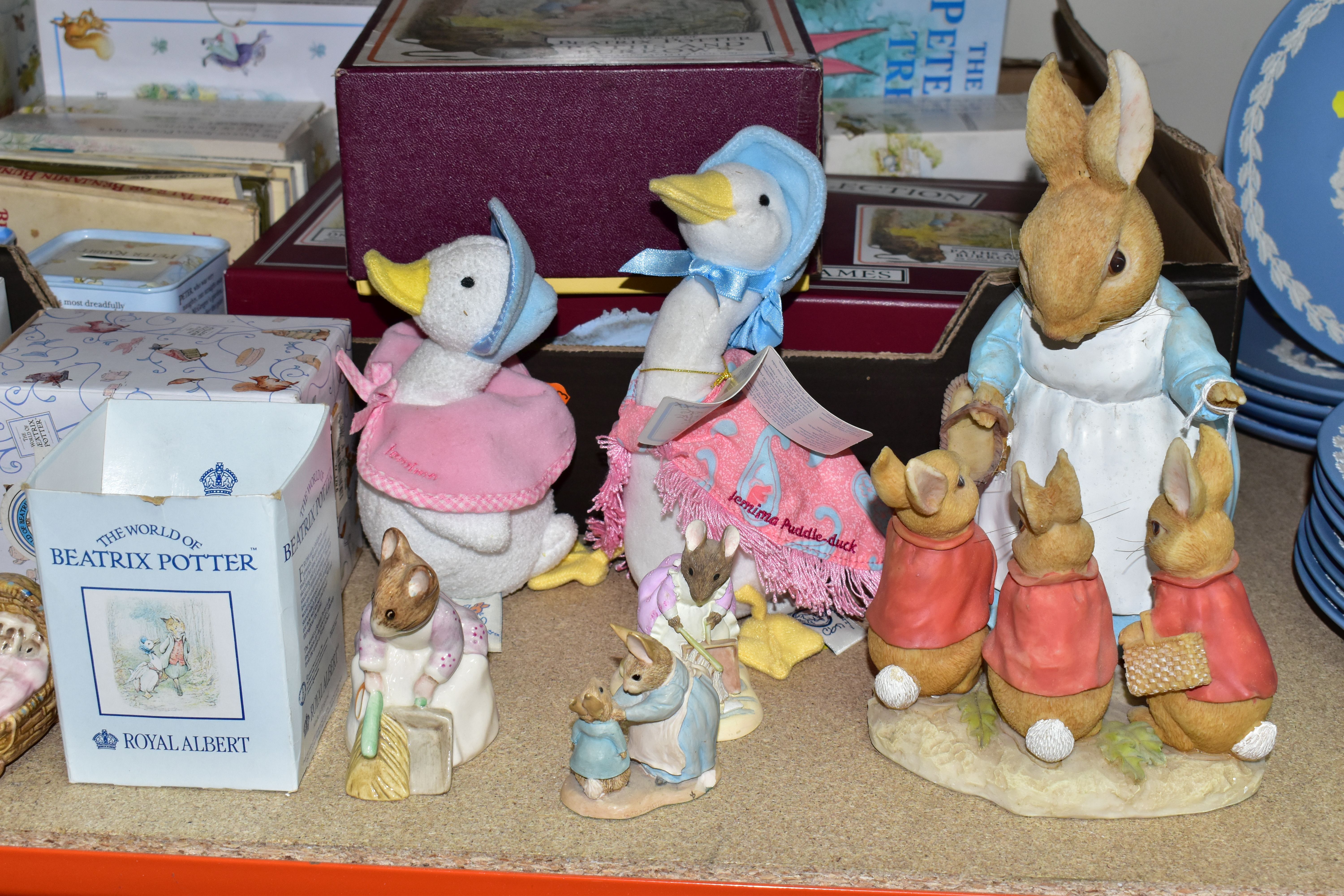 A COLLECTION OF BEATRIX POTTER CERAMICS, ORNAMENTS AND BOOKS, to include a Royal Albert 'Hunca Munca - Image 2 of 5