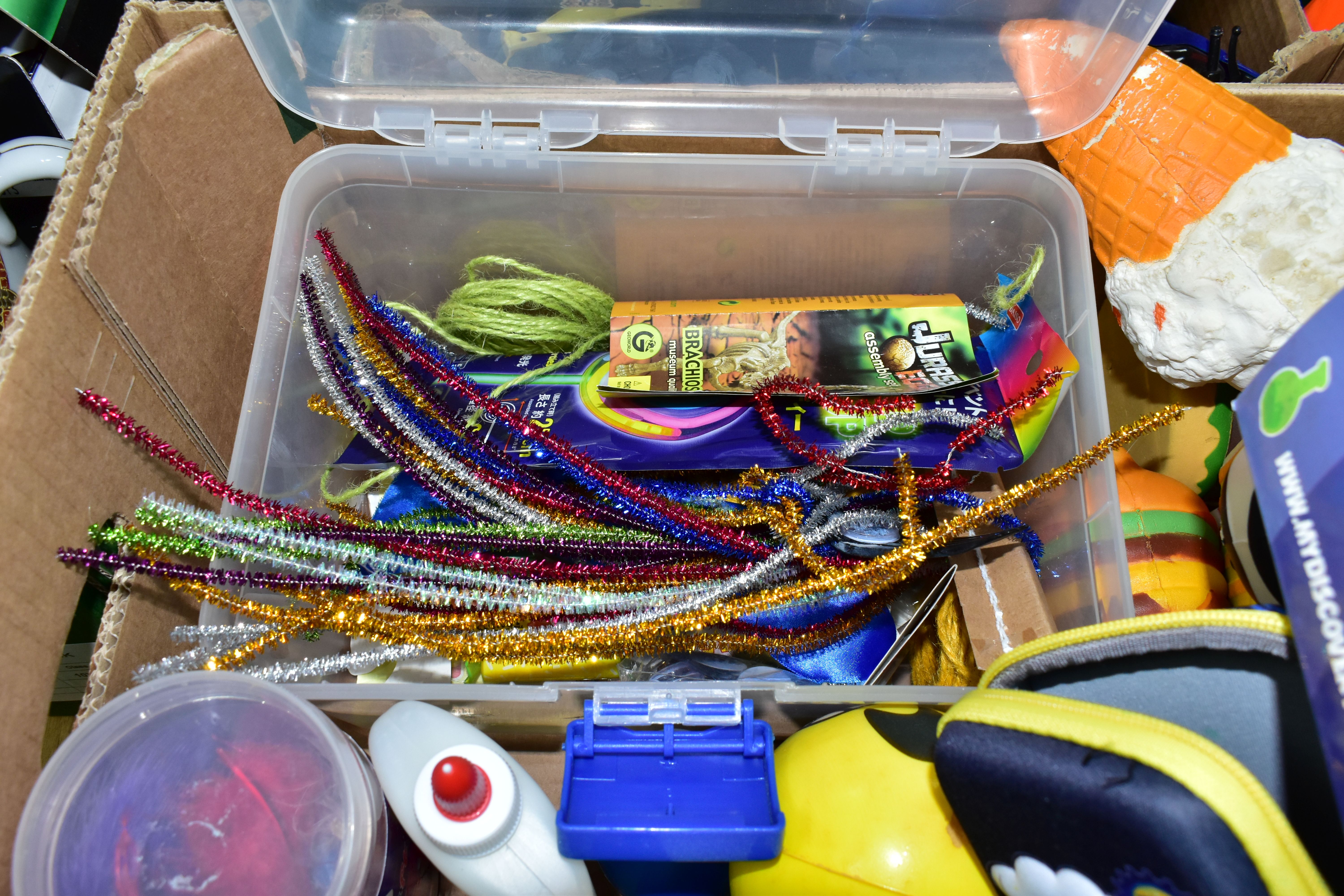 A QUANTITY OF TOYS, GAMES AND SUNDRY ITEMS, to include modern plastic battery operated radio control - Image 8 of 8