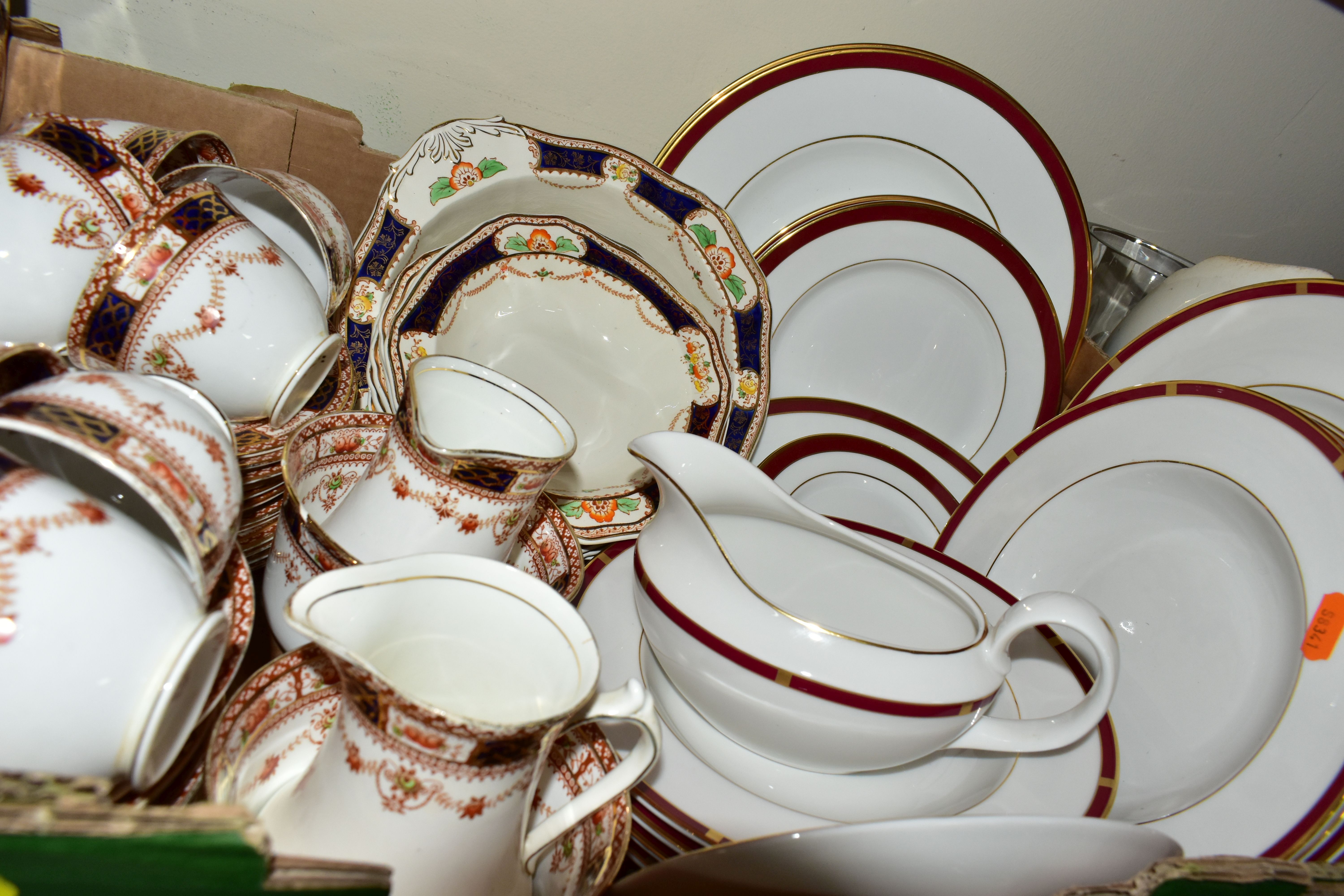 THREE BOXES OF DINNER WARES AND CUT GLASS, to include Wedgwood 'Mayfield' pattern dinner set - Bild 5 aus 6