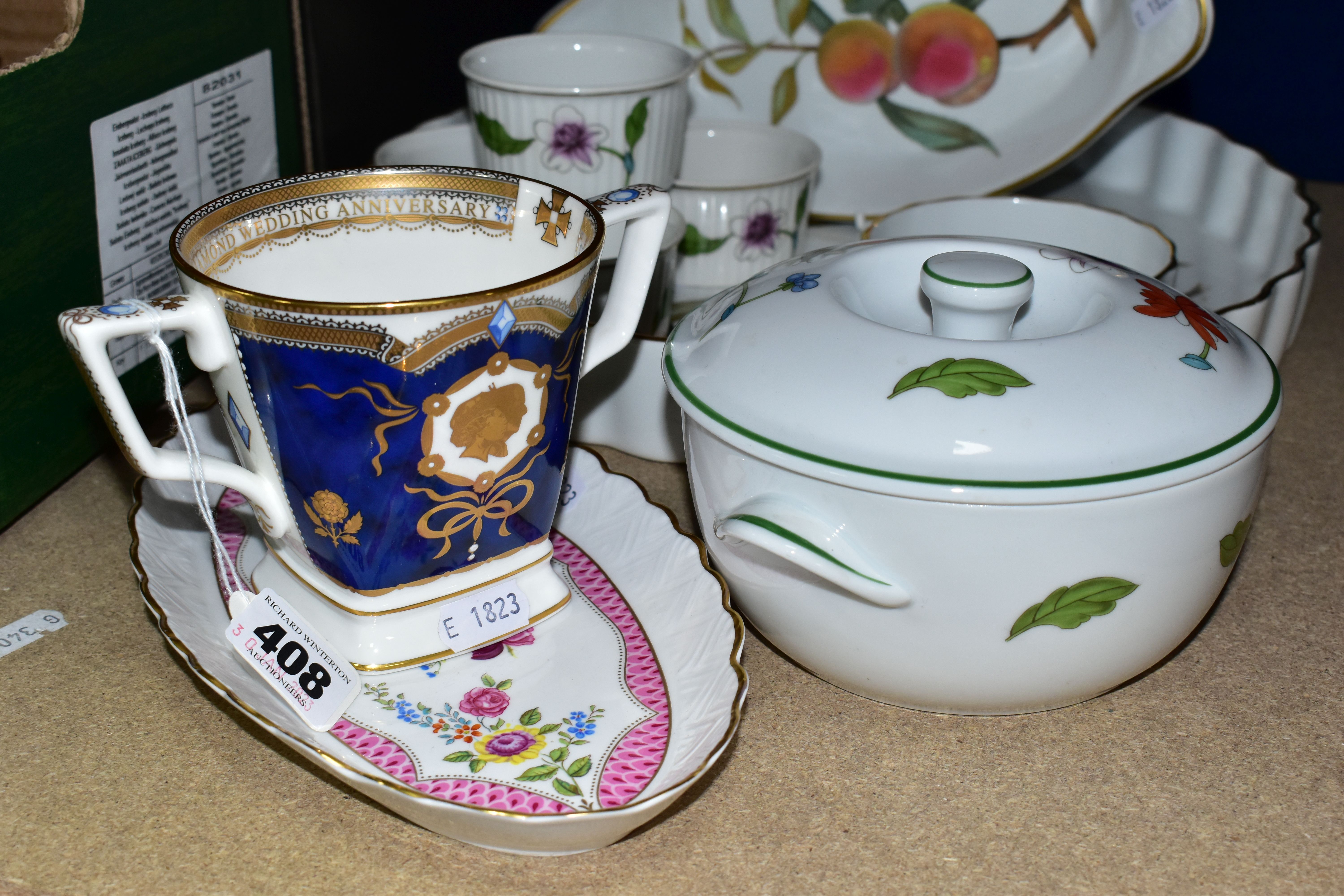 A GROUP OF ROYAL WORCESTER CERAMICS, comprising an 'Astley' pattern small lidded casserole pot and - Image 2 of 4