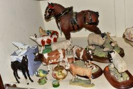 A GROUP OF CERAMICS AND ANIMAL ORNAMENTS, to include a boxed Lladro Flying Dove no 6267, sculptor