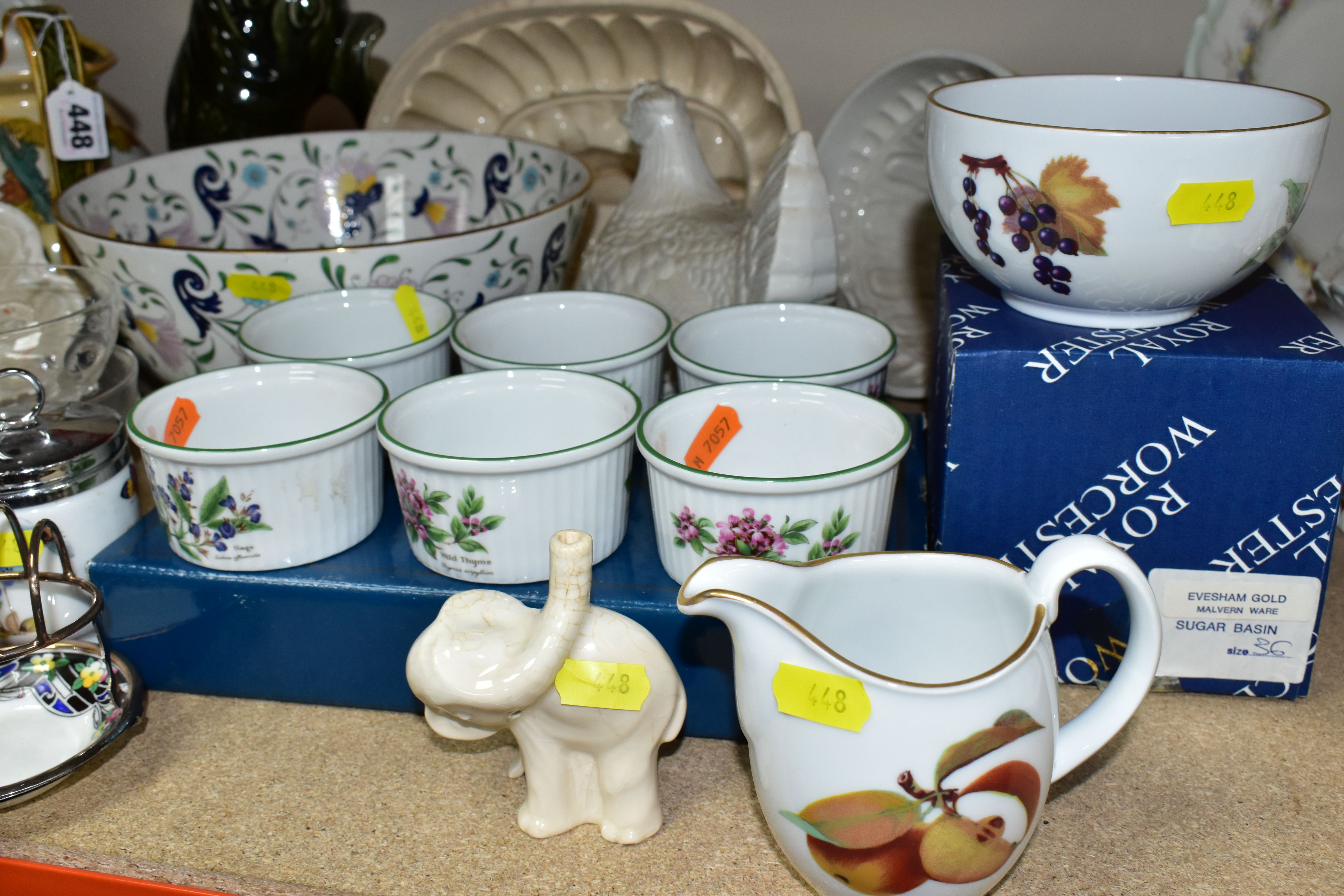 A GROUP OF ASSORTED CERAMICS, comprising a Doulton-Burslem Geo Morland jug decorated with a - Bild 3 aus 8