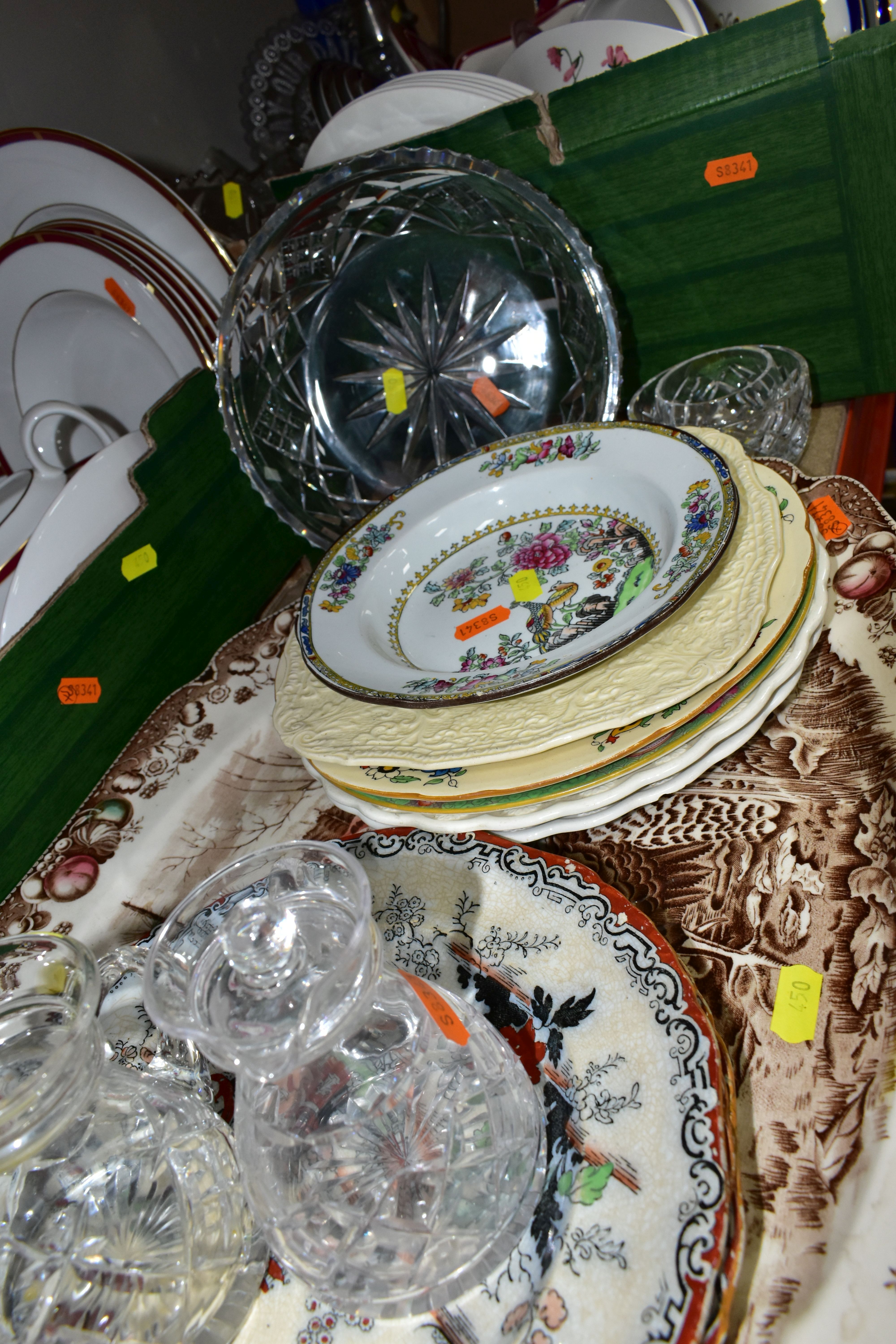 THREE BOXES OF DINNER WARES AND CUT GLASS, to include Wedgwood 'Mayfield' pattern dinner set - Bild 6 aus 6