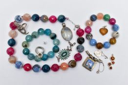 A BAG OF ASSORTED JEWELLERY, to include a quartz cabochon pendant, collet set in a white metal mount
