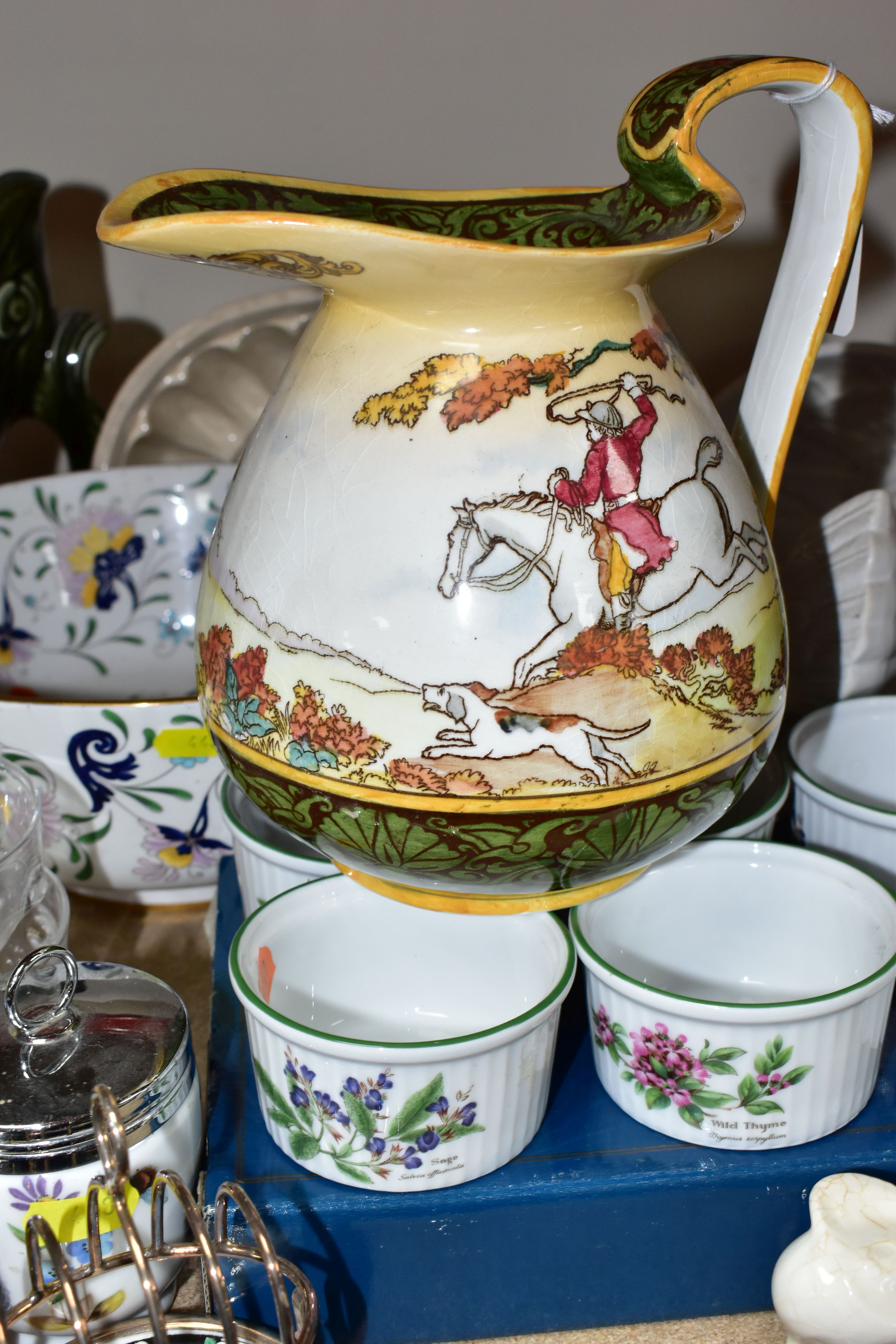 A GROUP OF ASSORTED CERAMICS, comprising a Doulton-Burslem Geo Morland jug decorated with a - Bild 7 aus 8