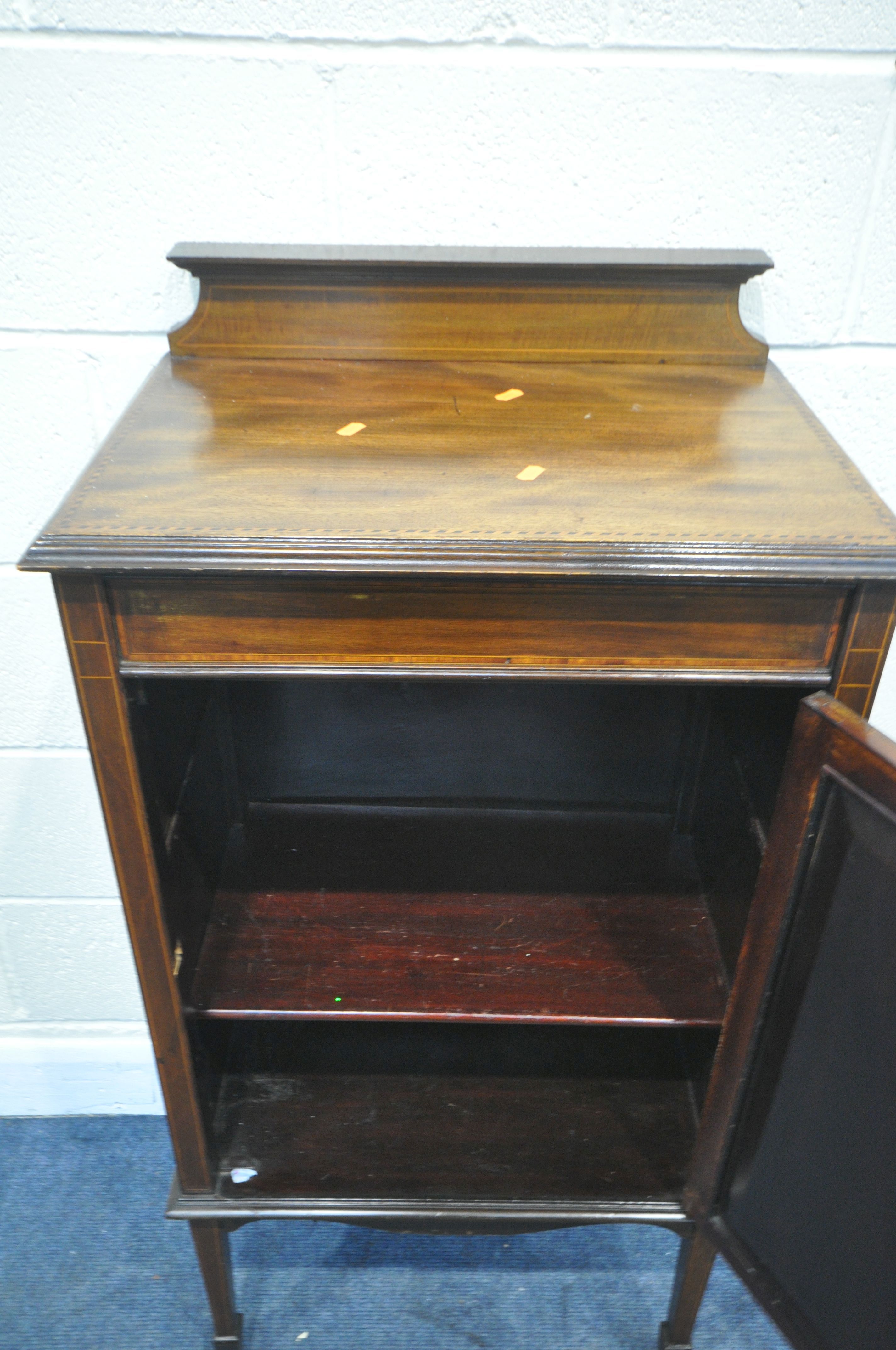 AN EDWARDIAN MAHOGANY AND INLAID SINGLE DOOR CABINET. with a raised back, floral design to door, - Image 3 of 3