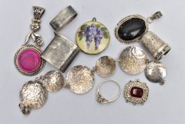 AN ASSORTMENT OF WHITE METAL JEWELLERY, to include two hardstone pendants, an enamel locket, two