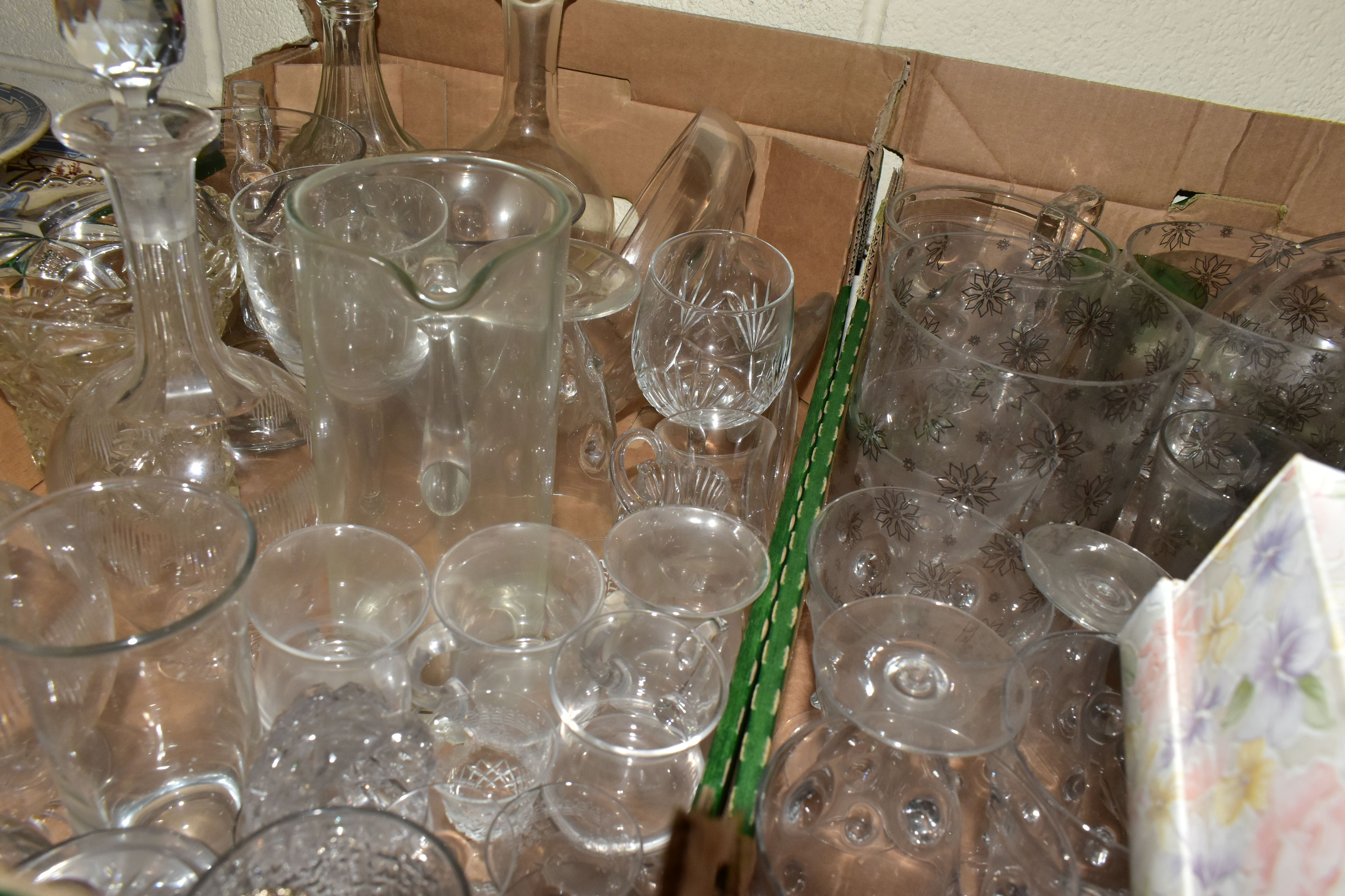 FIVE BOXES AND LOOSE CERAMICS AND GLASS, to include a fourteen piece Alaera Spanish coffee set, a - Image 7 of 8