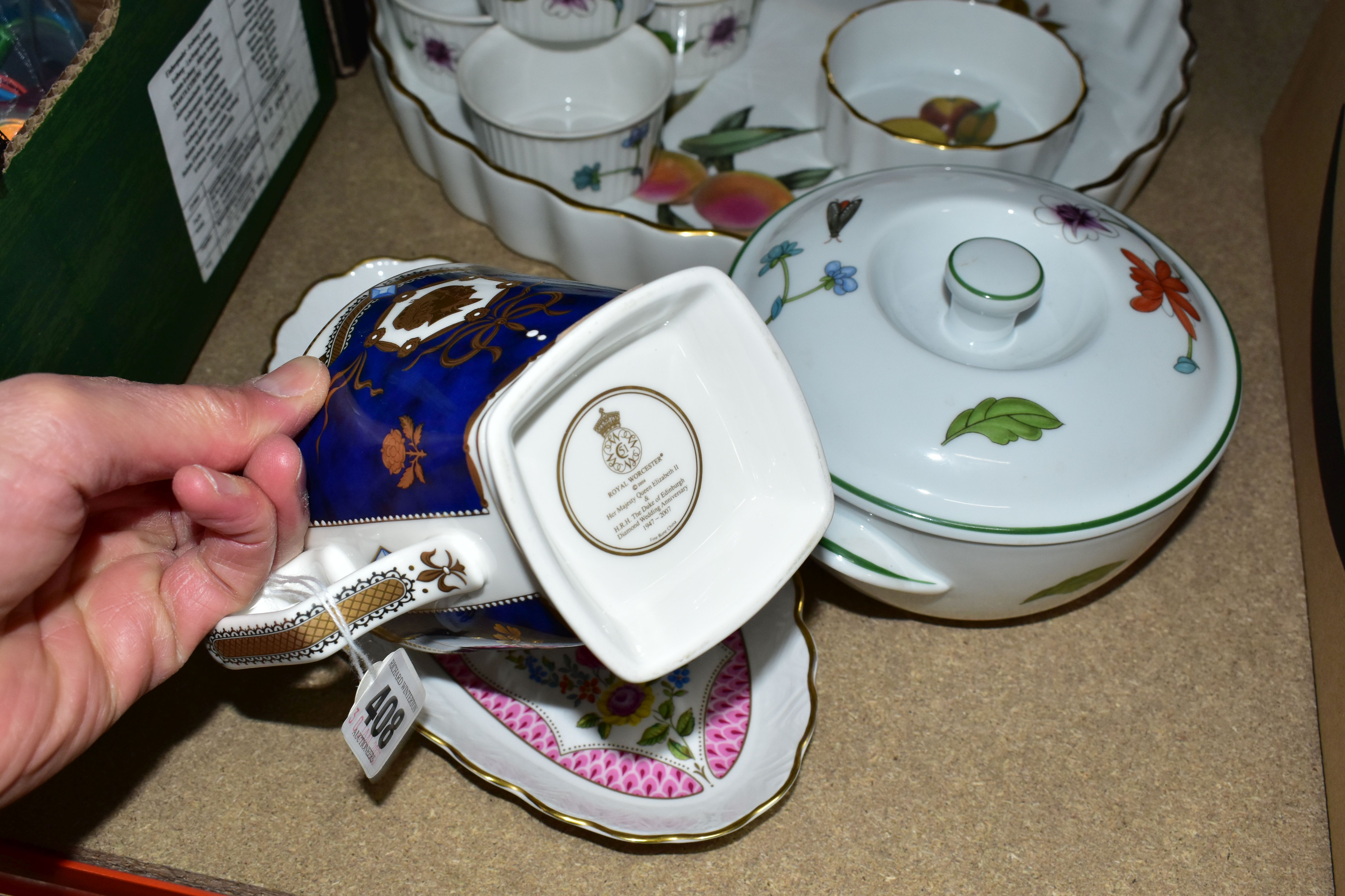 A GROUP OF ROYAL WORCESTER CERAMICS, comprising an 'Astley' pattern small lidded casserole pot and - Image 4 of 4