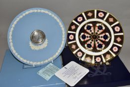 A BOXED ROYAL CROWN DERBY 'THE YORKSHIRE ROSE PLATE' AND A BOXED WEDGWOOD MILLENNIUM PLATE, the