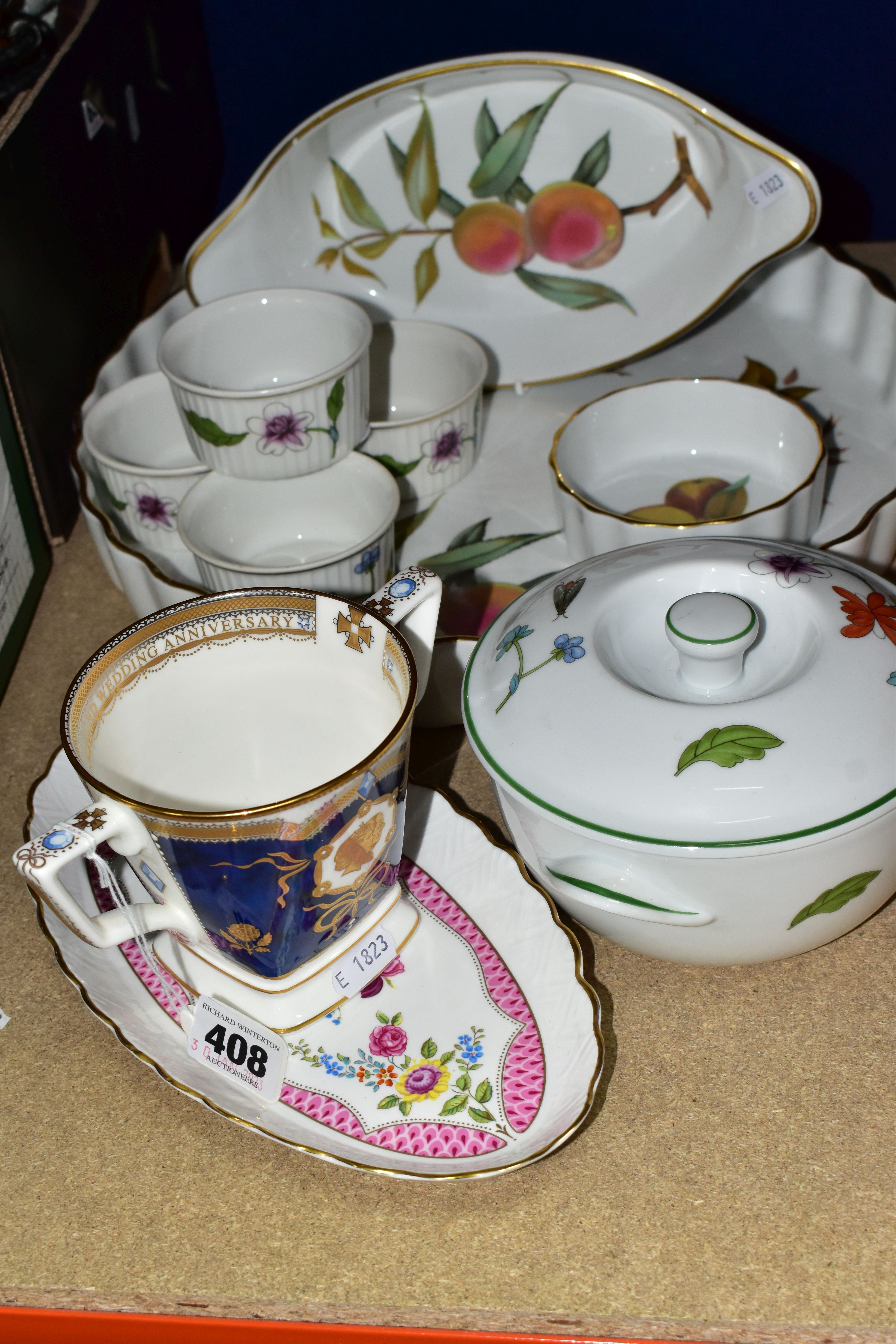 A GROUP OF ROYAL WORCESTER CERAMICS, comprising an 'Astley' pattern small lidded casserole pot and