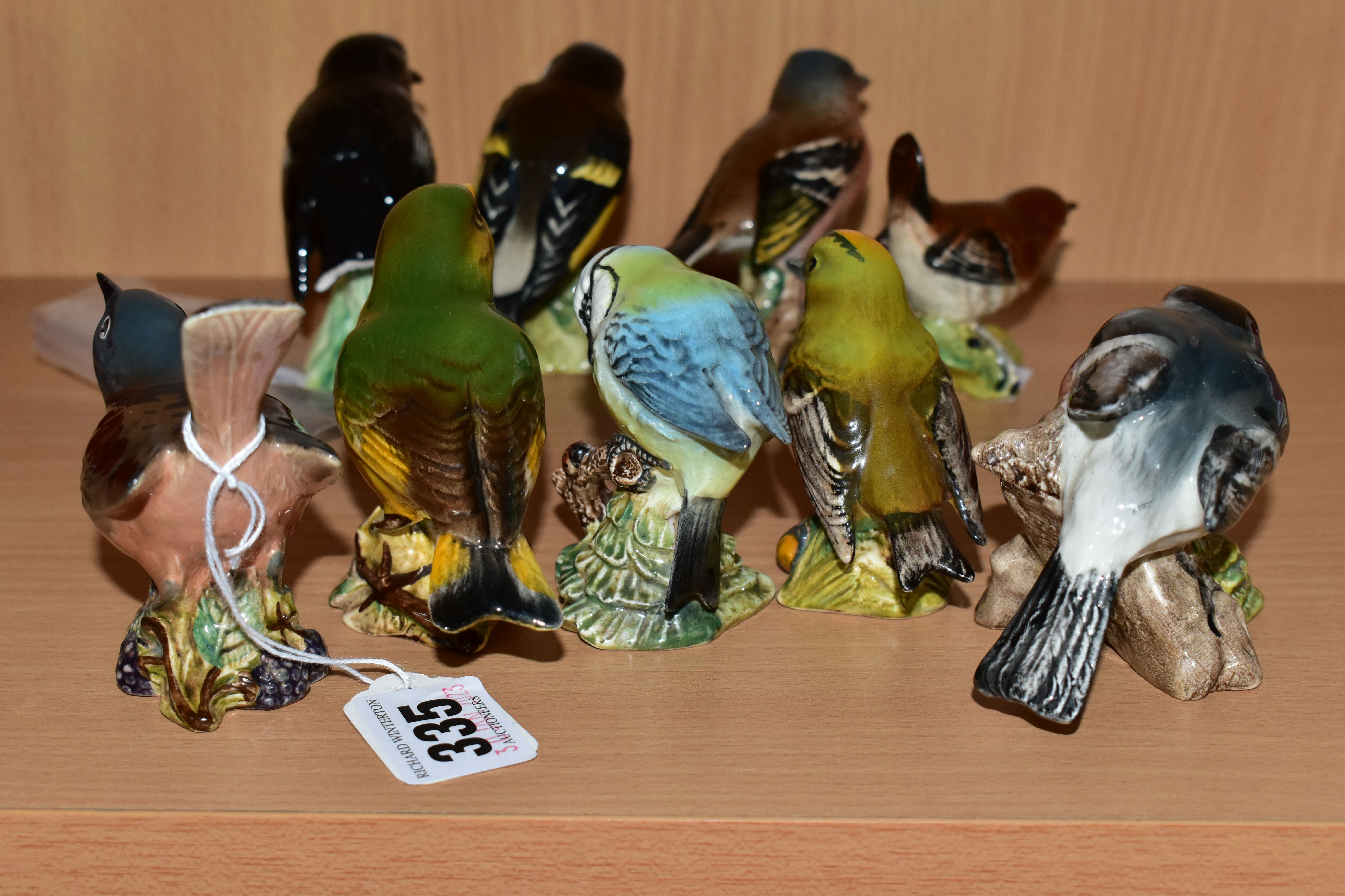 A COLLECTION OF NINE BESWICK BIRD FIGURINES, comprising 2106- Whitethroat, 2274- Stonechat (broken - Image 4 of 5