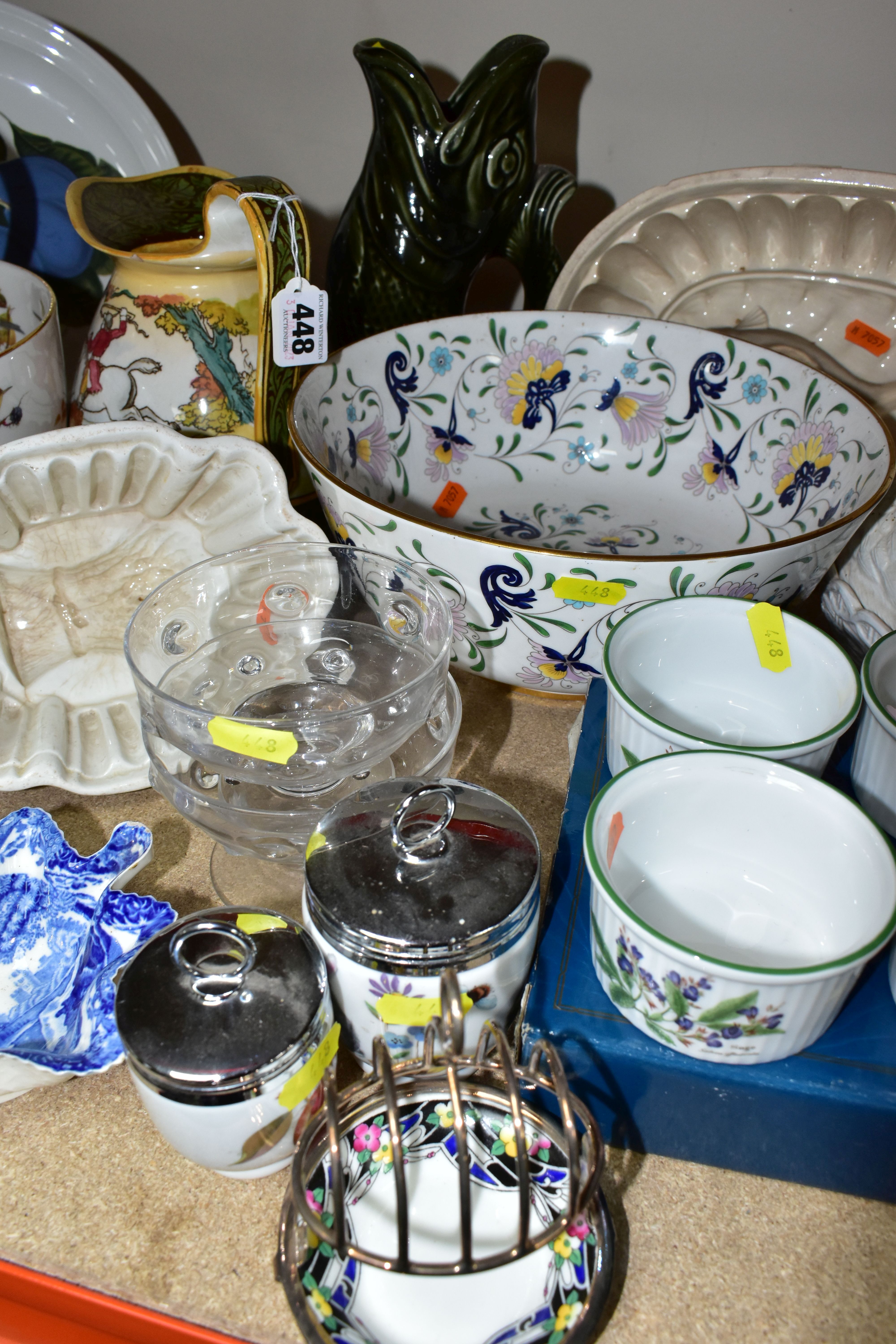 A GROUP OF ASSORTED CERAMICS, comprising a Doulton-Burslem Geo Morland jug decorated with a - Bild 5 aus 8