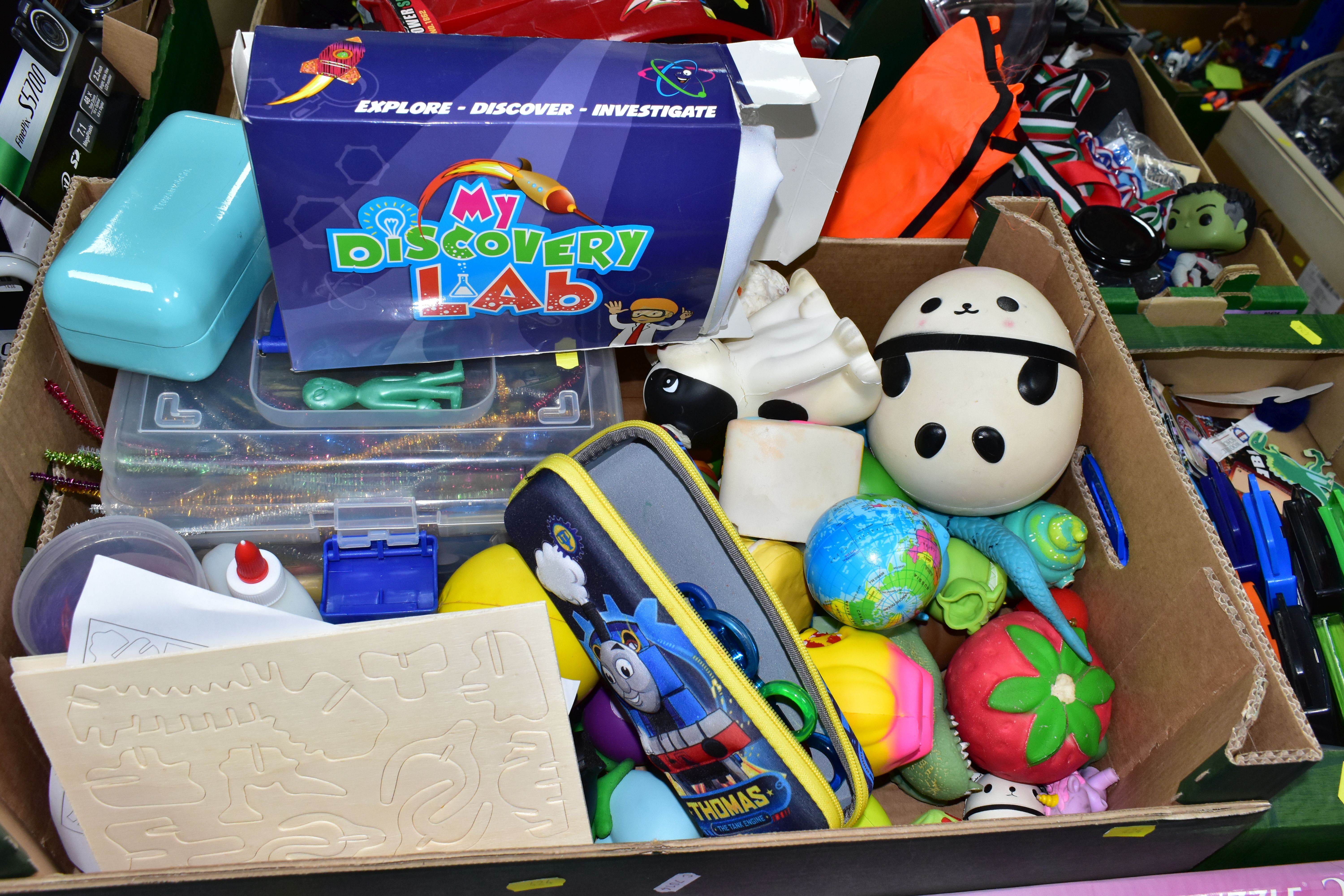 A QUANTITY OF TOYS, GAMES AND SUNDRY ITEMS, to include modern plastic battery operated radio control - Image 7 of 8