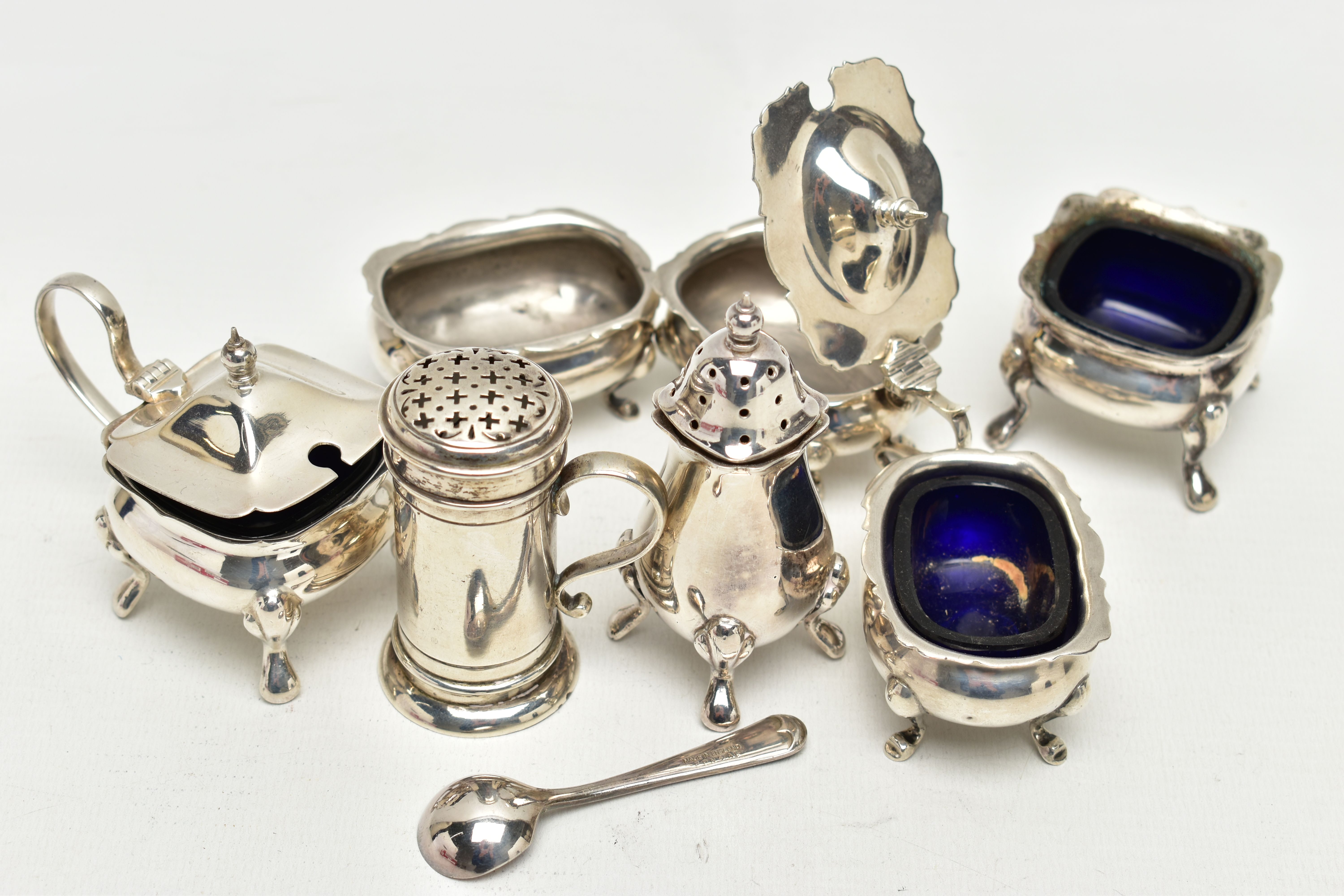 A GROUP OF FOUR SILVER CRUET ITEMS, TOGETHER WITH A SMALL QUANTITY OF EPNS ITEMS, to include a - Image 5 of 5
