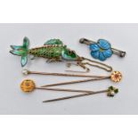 SIX ITEMS OF JEWELLERY, to include an articulated enamel fish, a blue enamel flower bar brooch, a