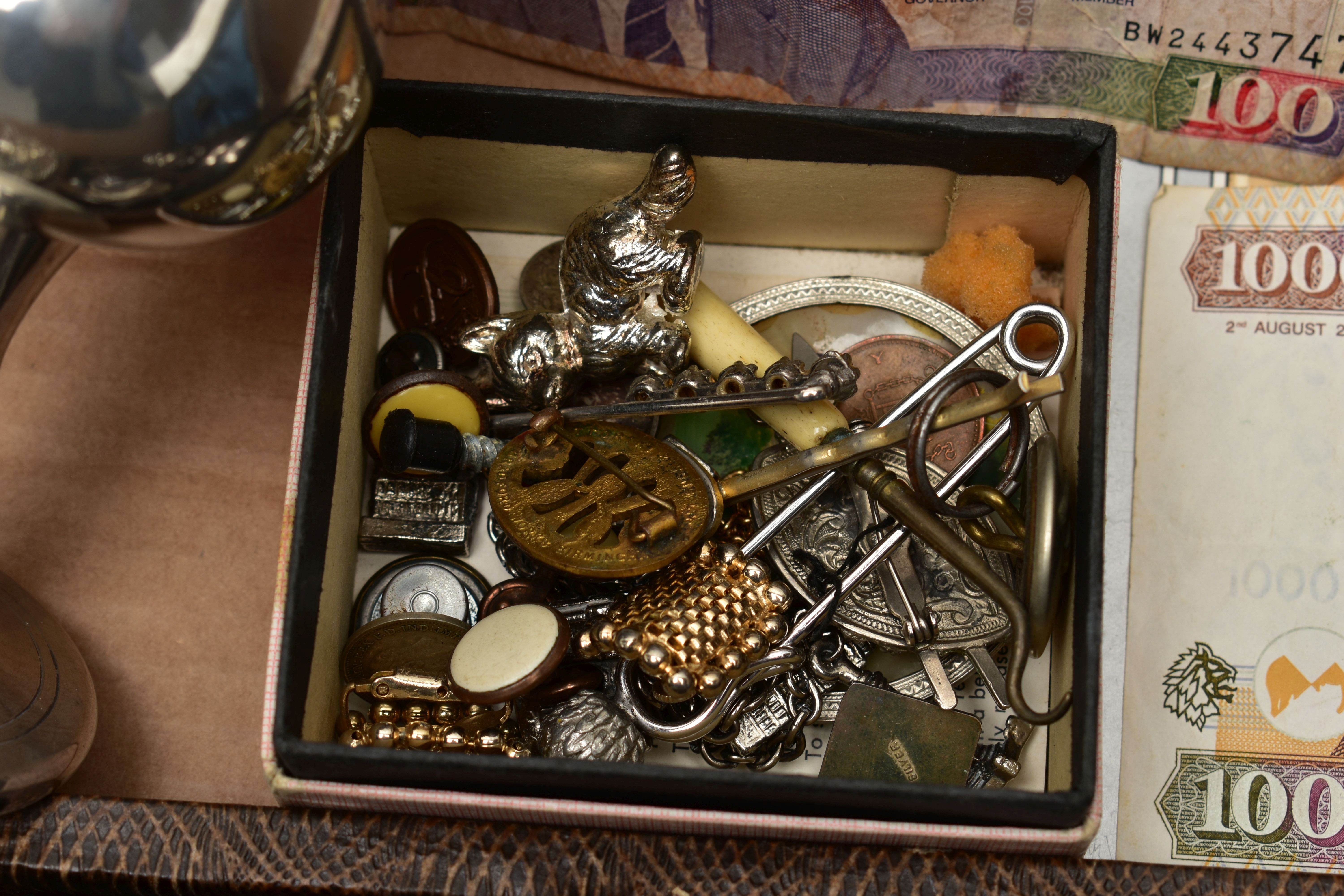 A BOX OF ASSORTED WHITE METAL WARE WITH COSTUME JEWELLERY, to include an EP toast rack, two white - Image 5 of 5